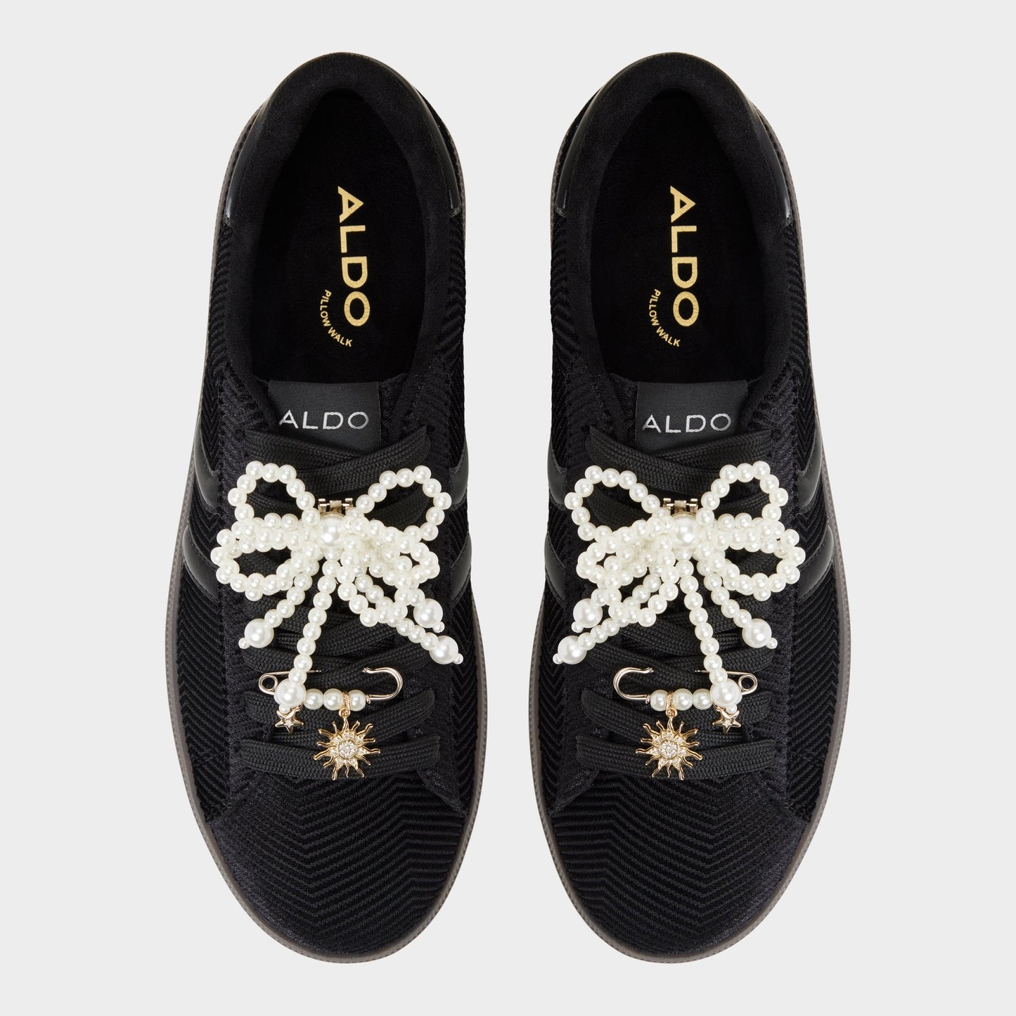 Chicsneaker2 in Black Black - Low top sneaker, Cup sole - Black/black