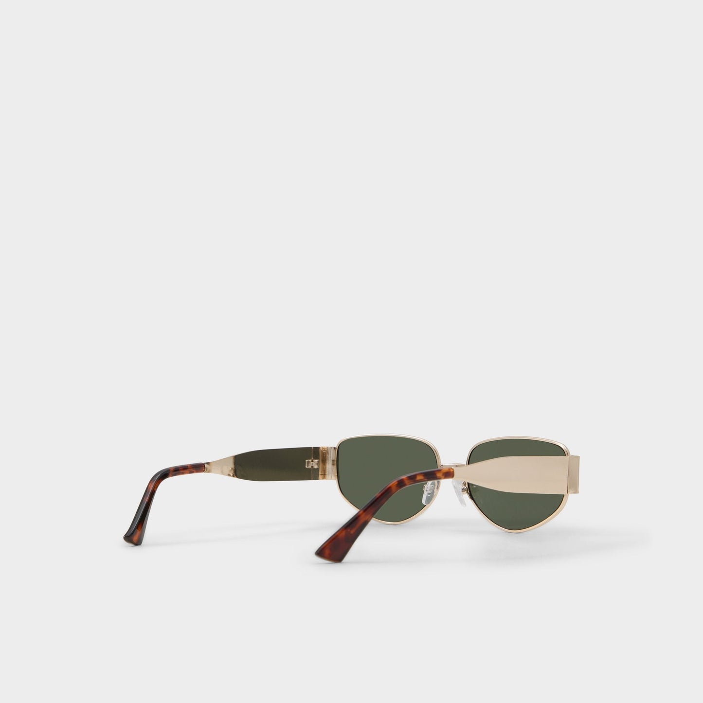 Prerradan in Gold - Cat eye sunglasses - Gold