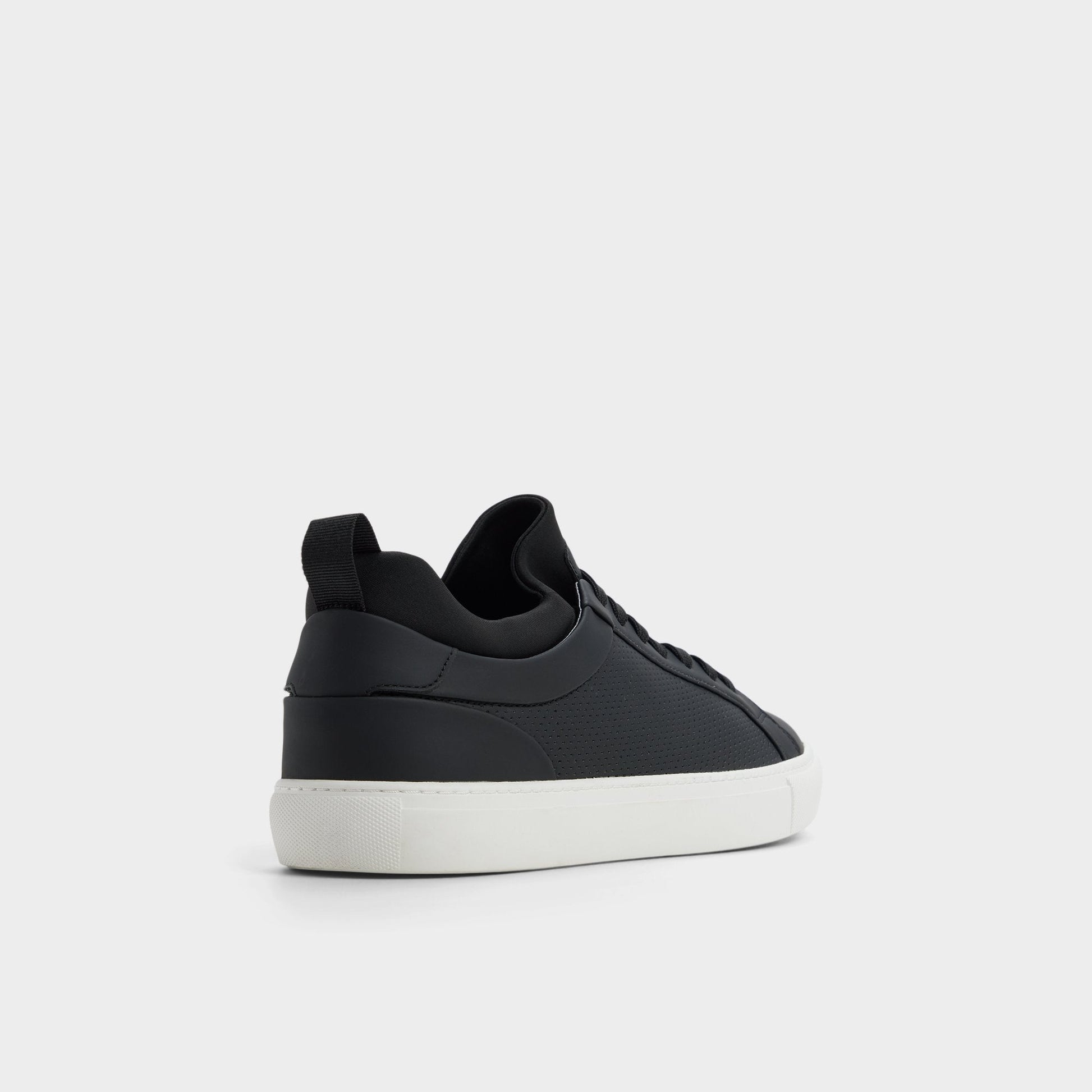 Xavier in Black 14204478 - Low top sneaker - Black