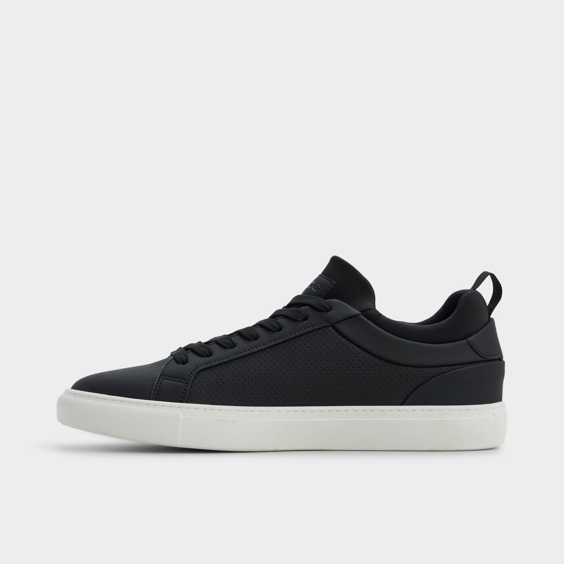 Xavier in Black 14204478 - Low top sneaker - Black