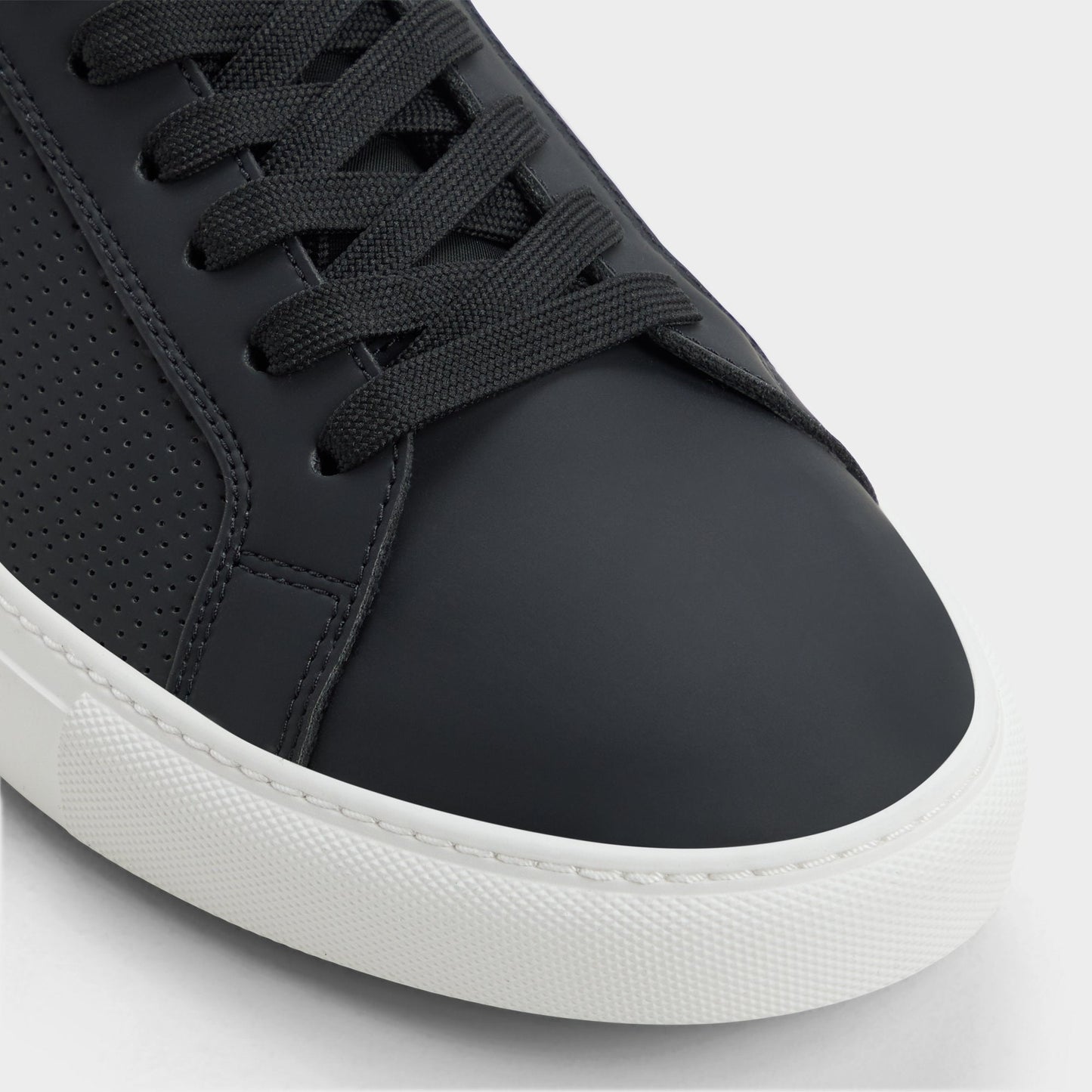 Xavier in Black 14204478 - Low top sneaker - Black