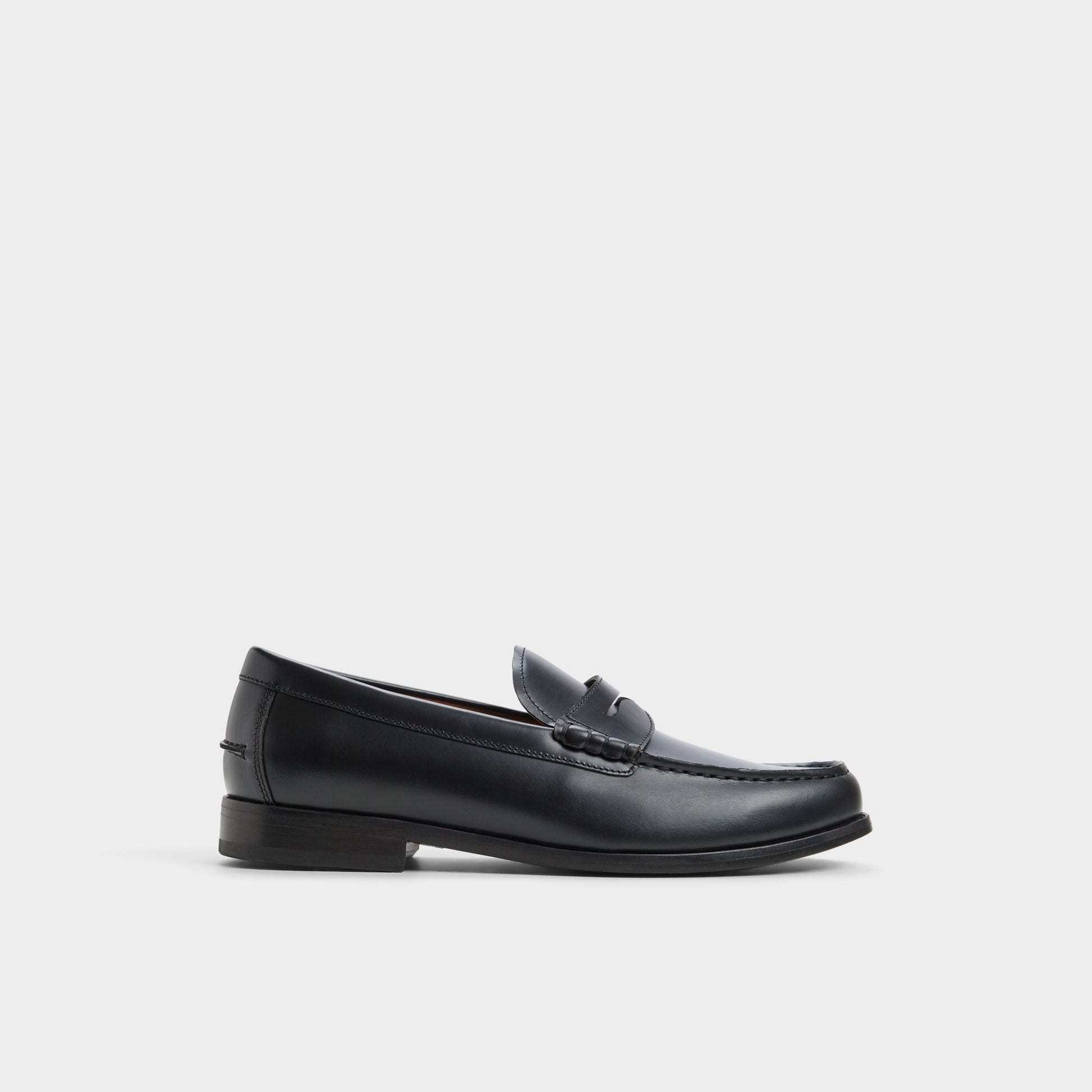 Jarom in Black - Loafer - Black