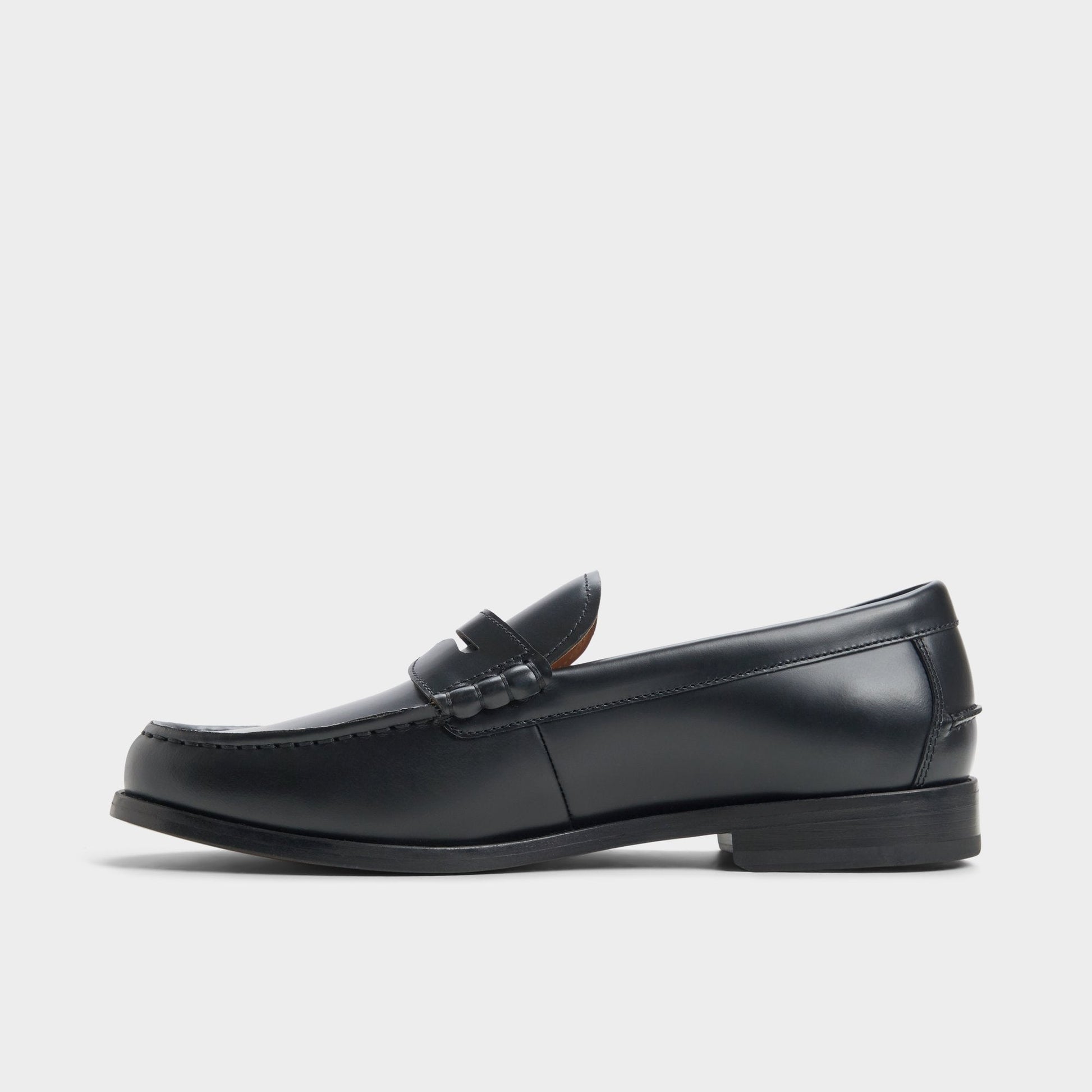 Jarom in Black - Loafer - Black