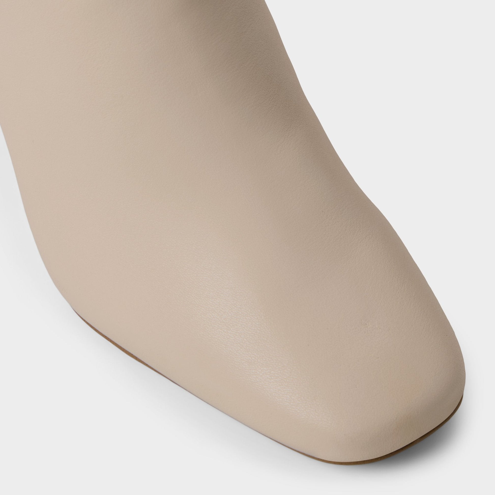 Helana in Wc Cream - Knee-high boot, Block heel - Cream