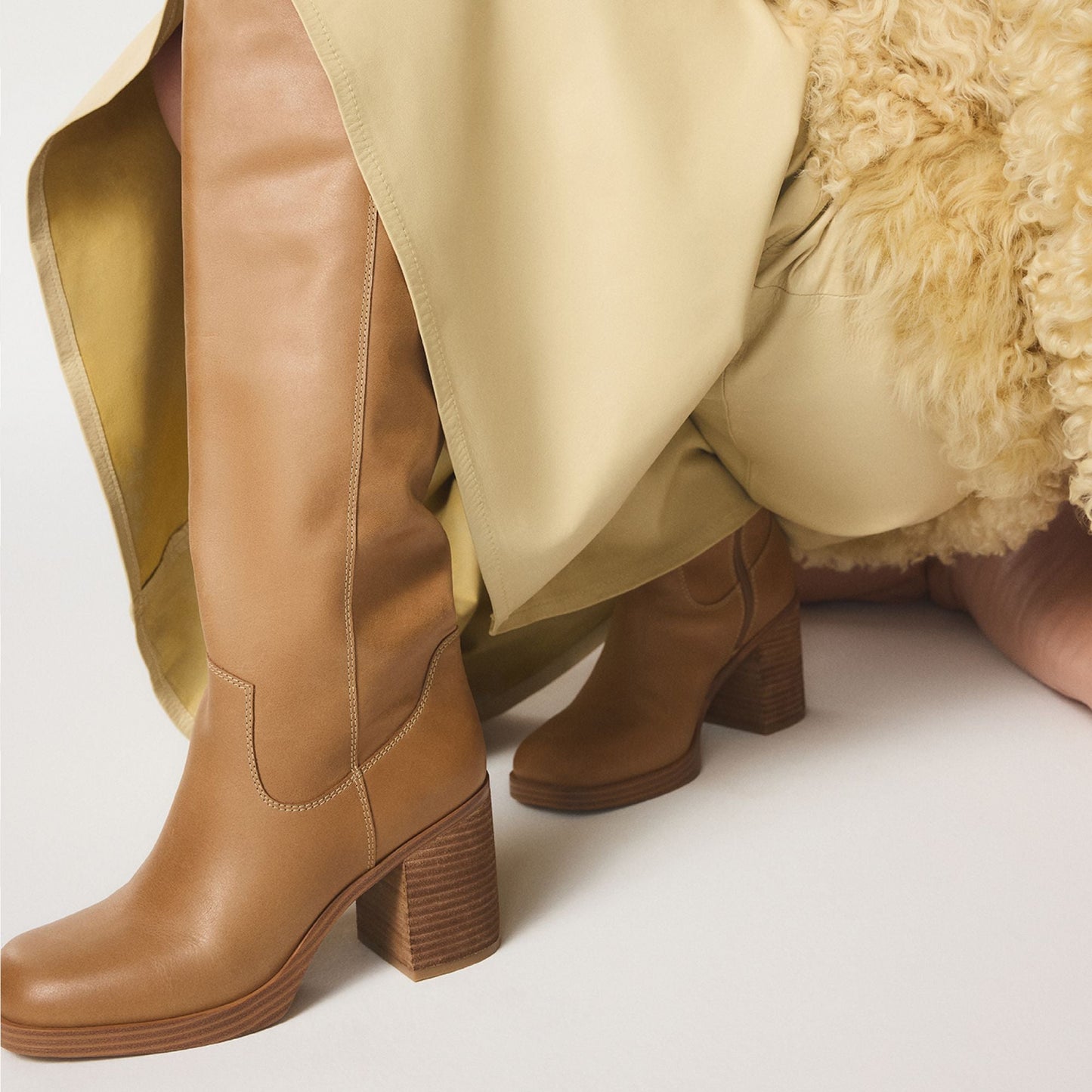 Juny in Light Brown - Knee-high boot, Platform - Light brown