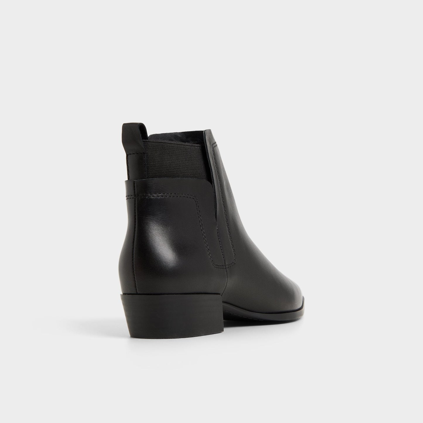 Raneldar in Black - Chelsea boot, Block heel - Black