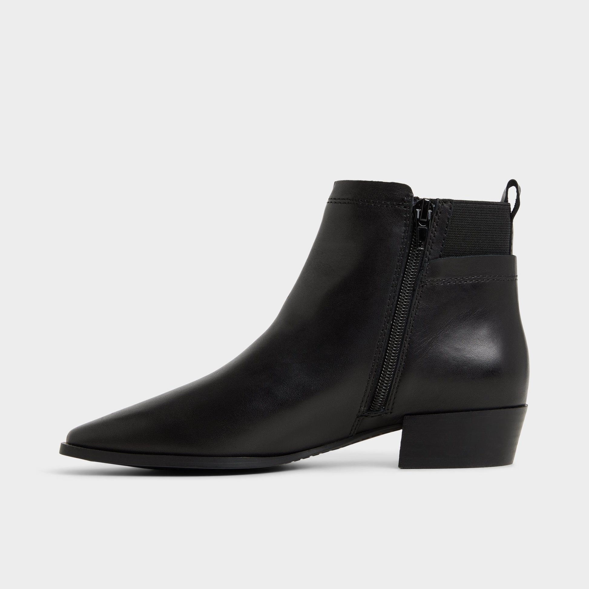 Raneldar in Black - Chelsea boot, Block heel - Black