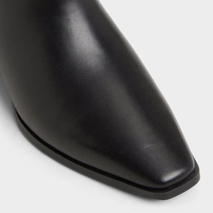 Raneldar in Black - Chelsea boot, Block heel - Black