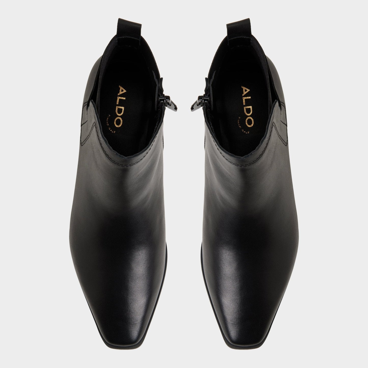 Raneldar in Black - Chelsea boot, Block heel - Black