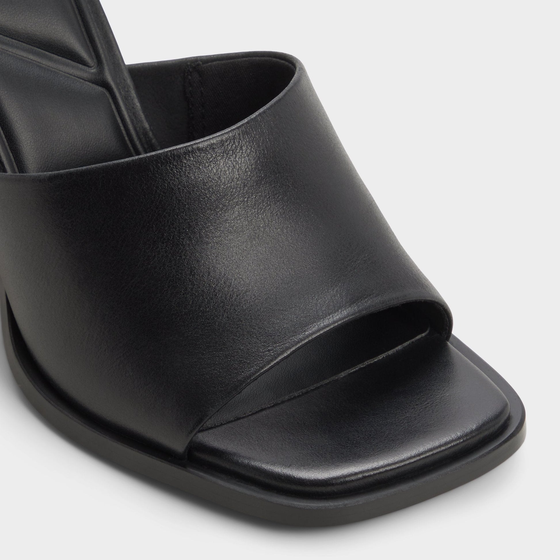 Re in Sophia Black - Heeled mule, Block heel - Black