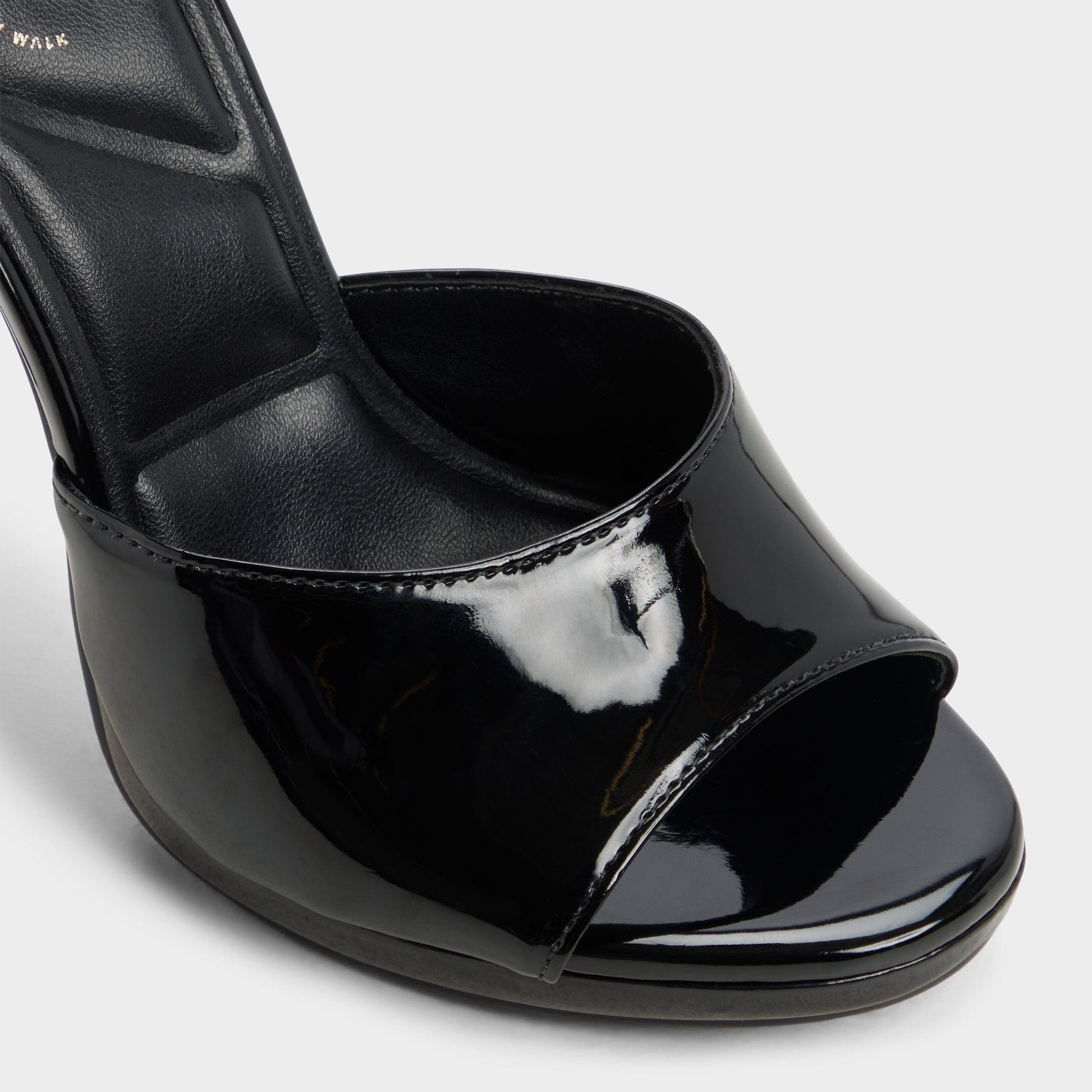 Rivieraa in Black - Heeled mule, Platform - Black
