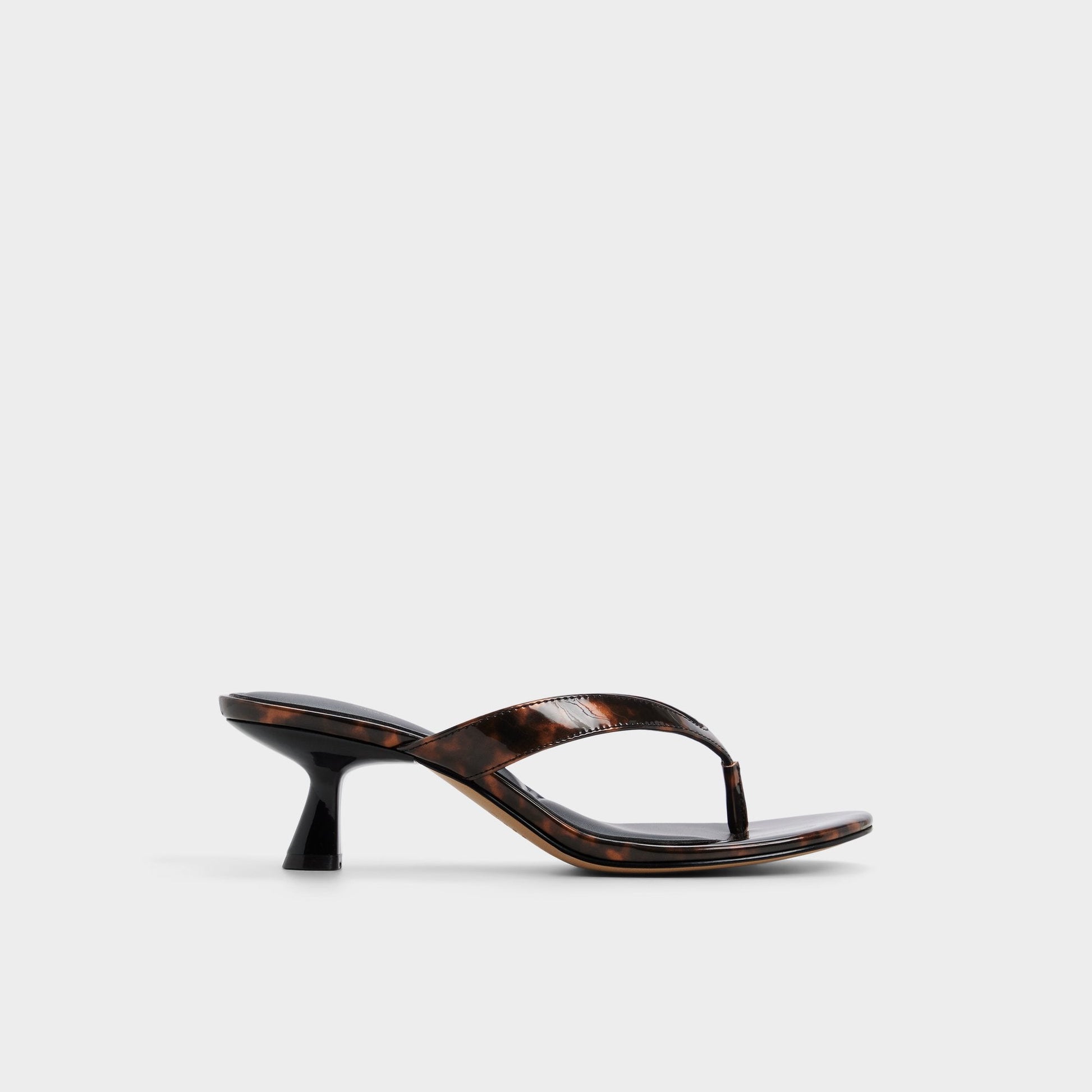 Jump in Open Brown - Heeled flip flop, Kitten heel - Open brown