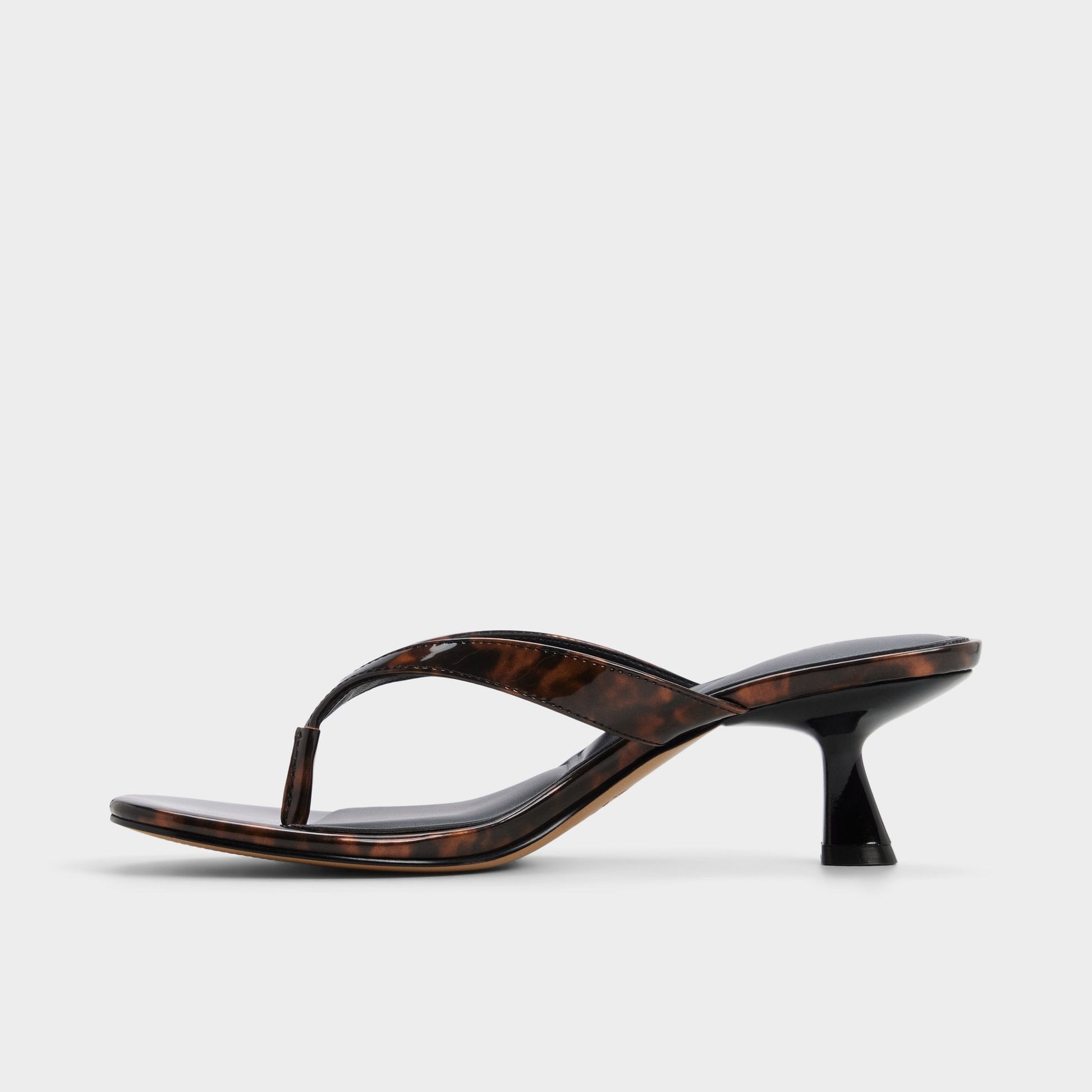 Jump in Open Brown - Heeled flip flop, Kitten heel - Open brown