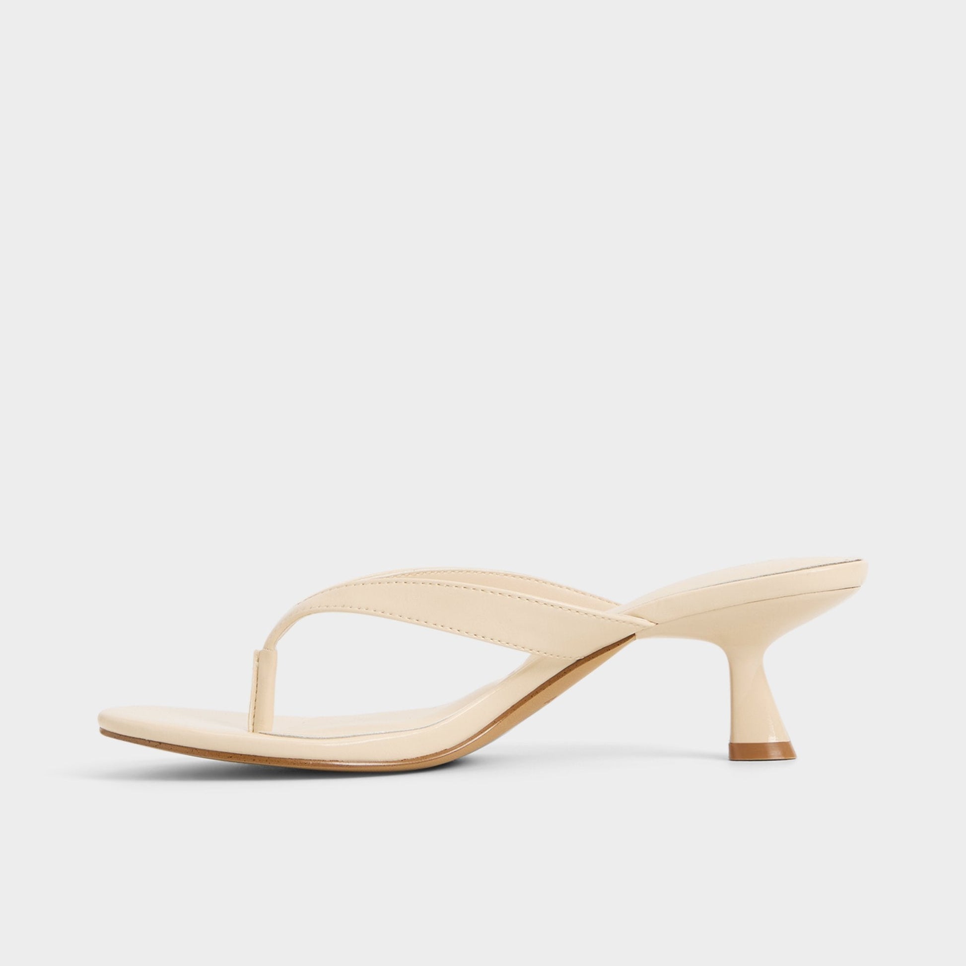 Jump in Cream - Heeled flip flop, Kitten heel - Cream