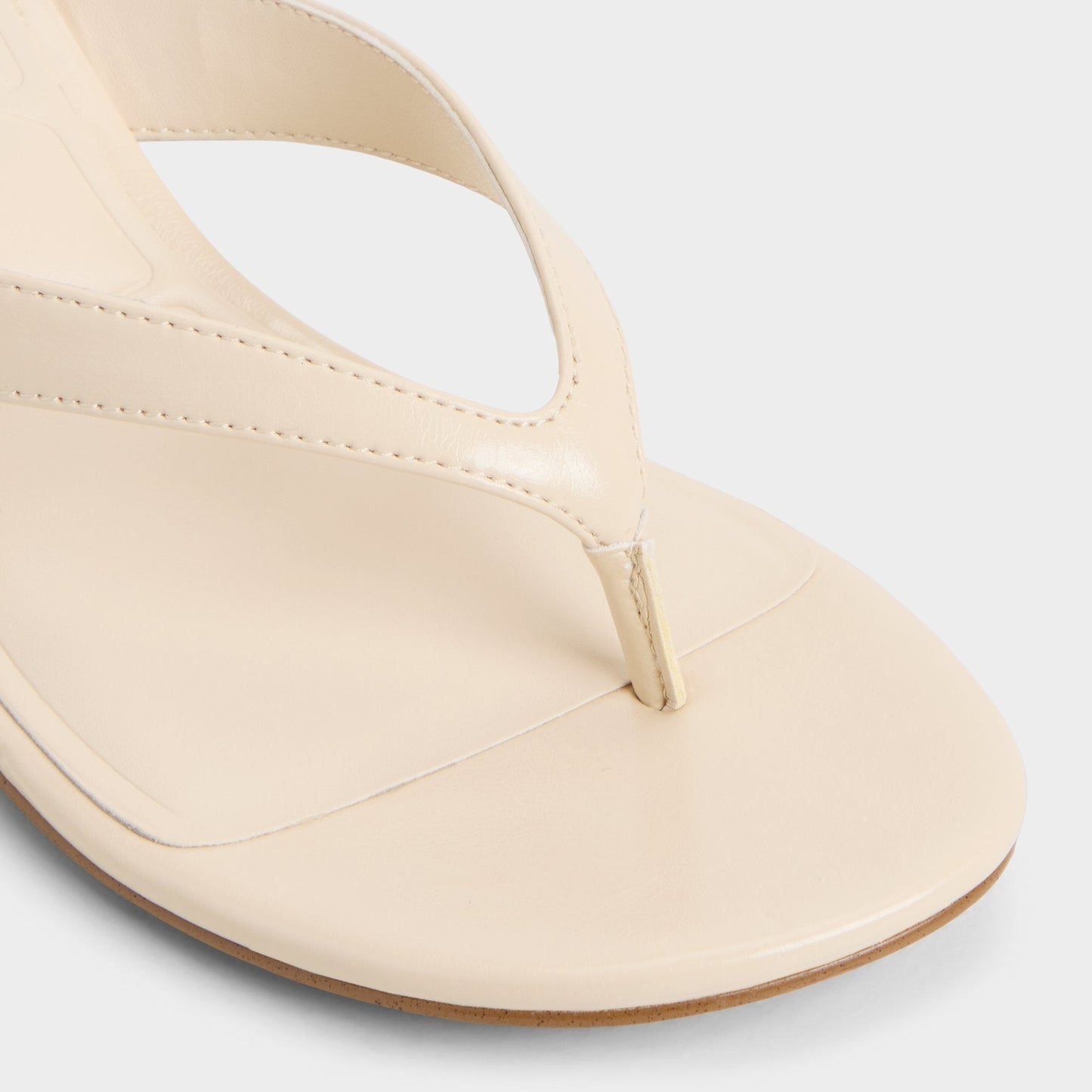 Jump in Cream - Heeled flip flop, Kitten heel - Cream