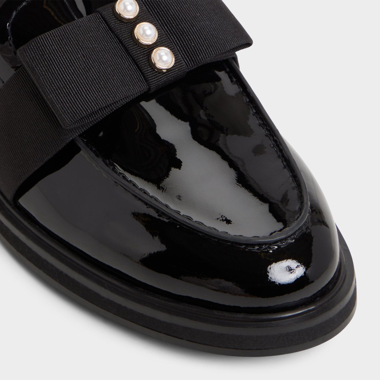 Bissom in Black - Loafer, Block heel - Black