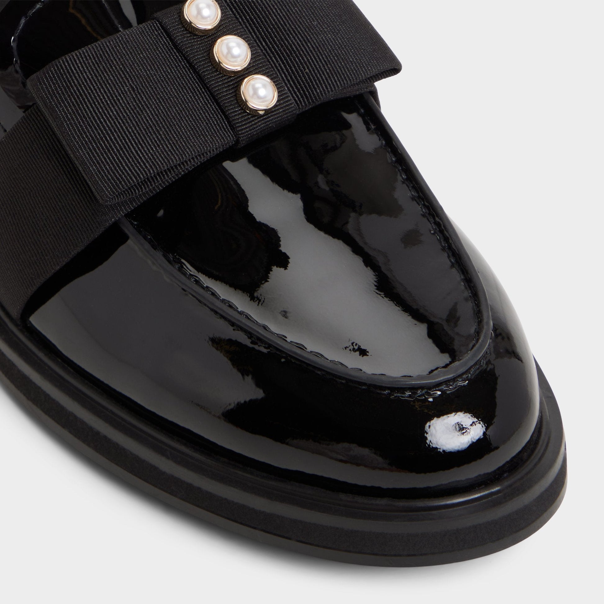 Bissom in Black - Loafer, Block heel - Black