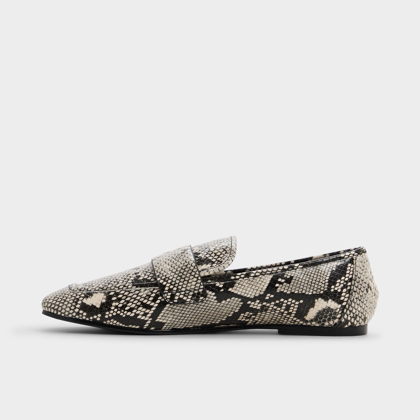 Bellamyy Black/White Women's Loafers & Oxfords - Loafer - Black/White
