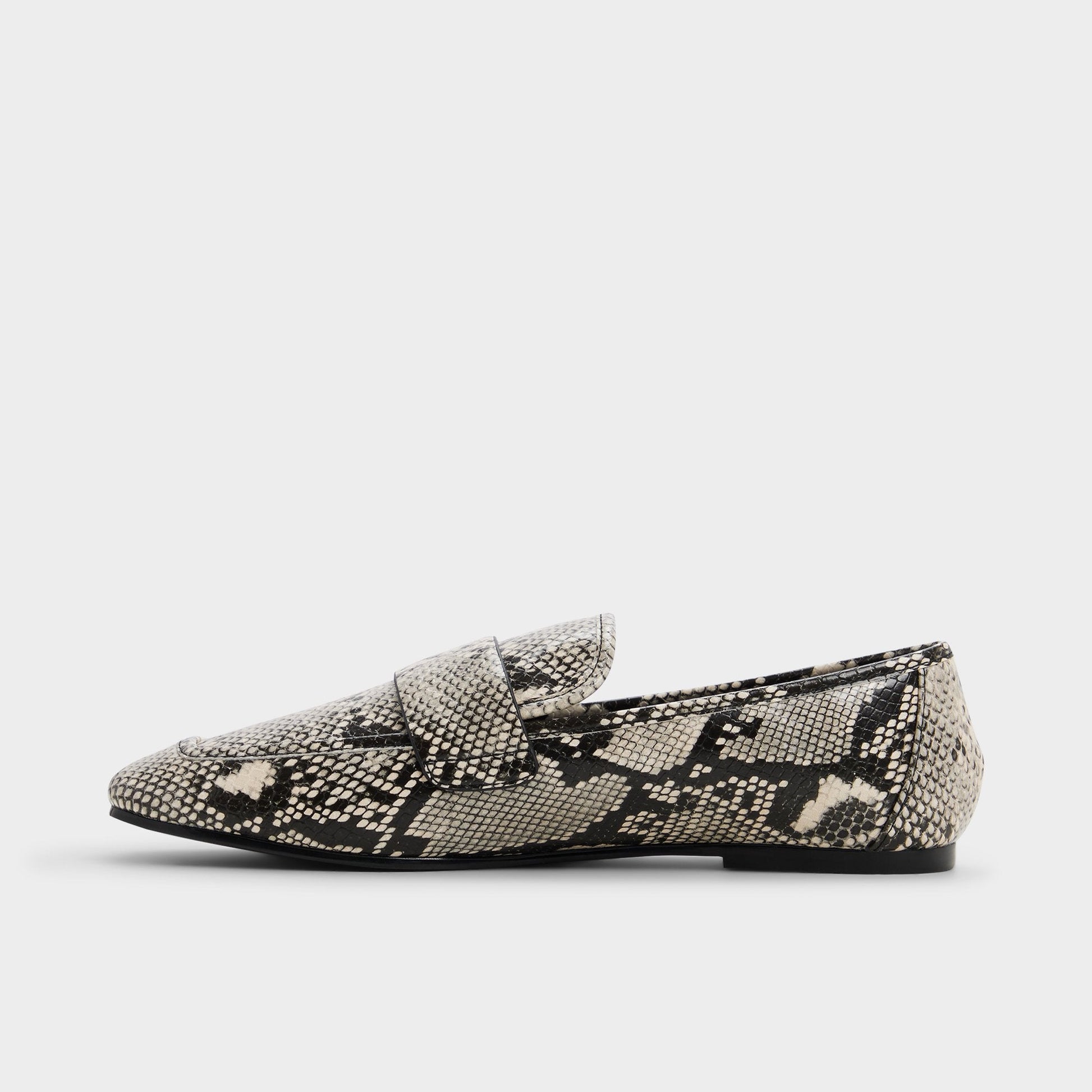 Bellamyy Black/White Women's Loafers & Oxfords - Loafer - Black/White