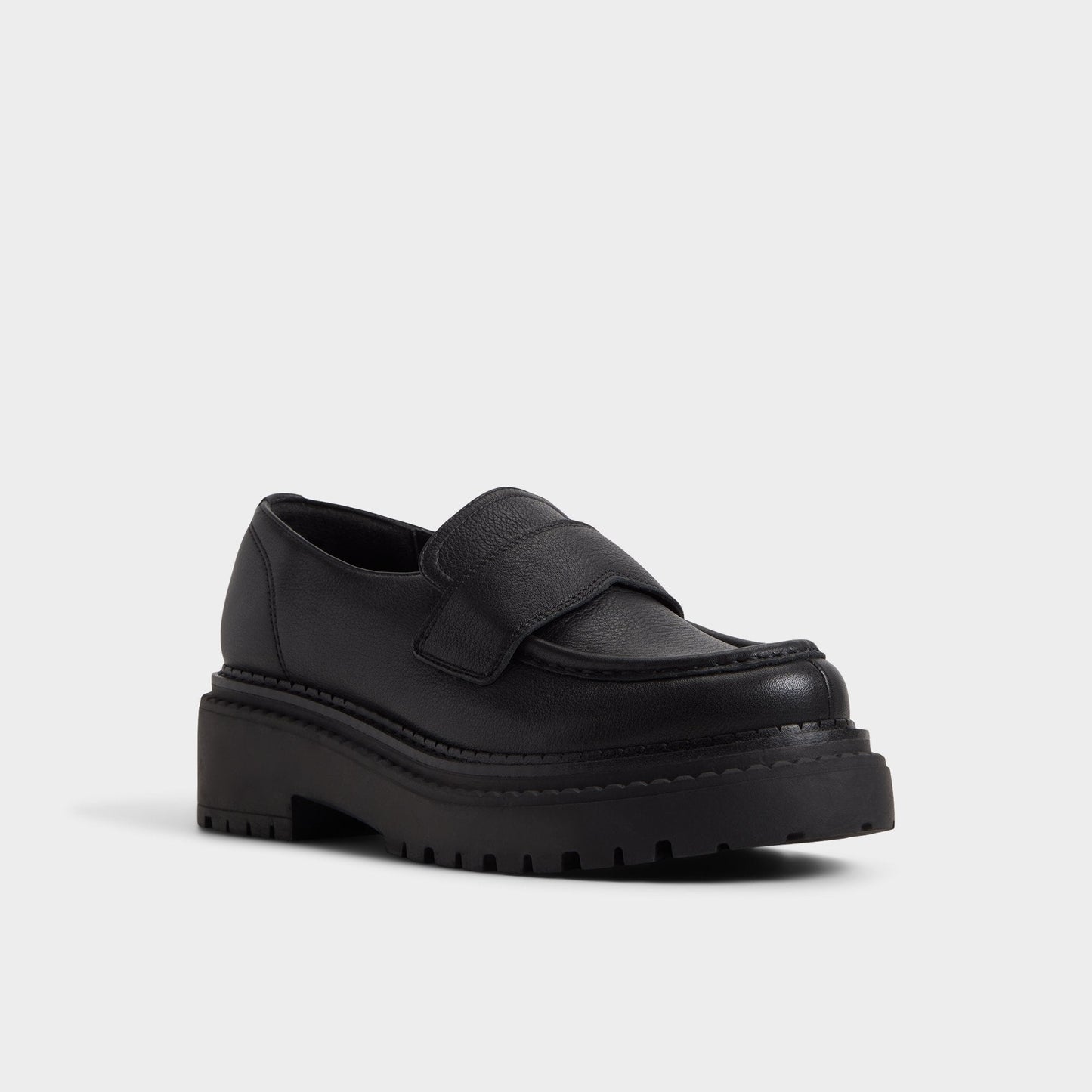 Miravella in Black - Loafer, Lug sole - Black