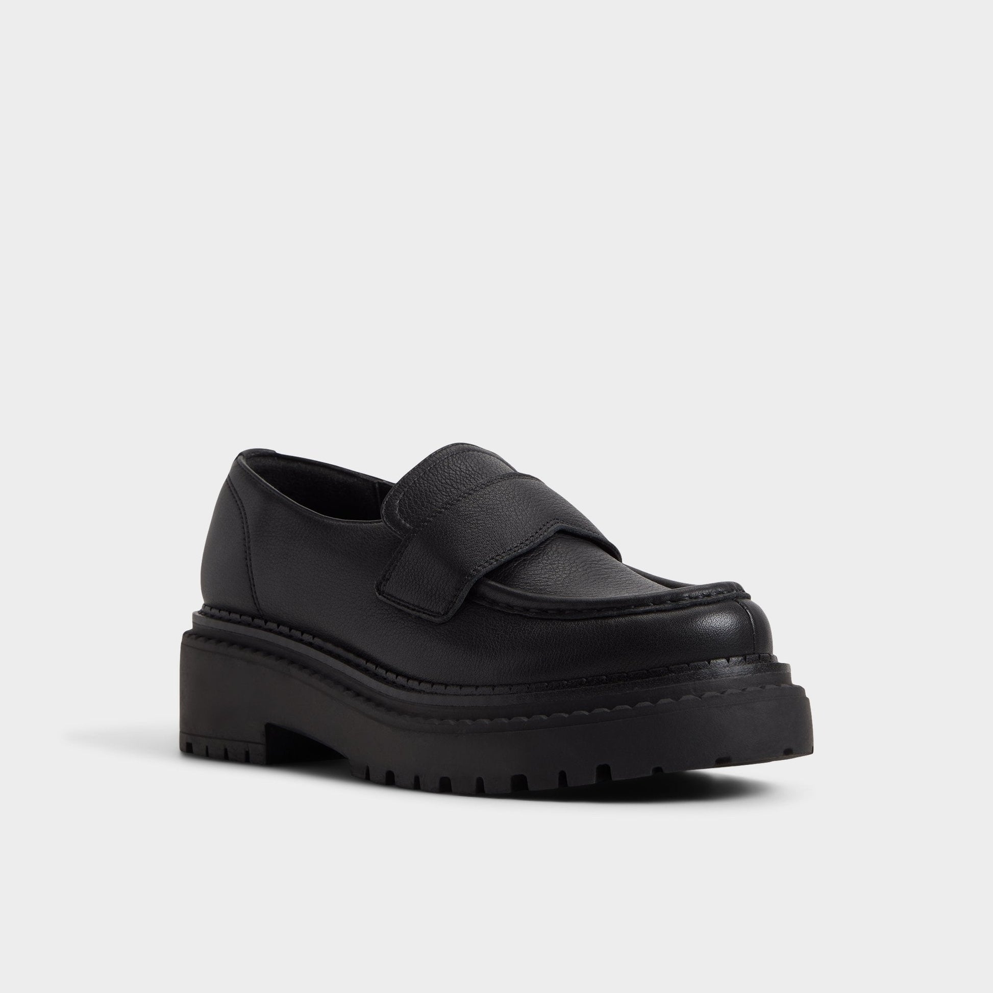 Miravella in Black - Loafer, Lug sole - Black