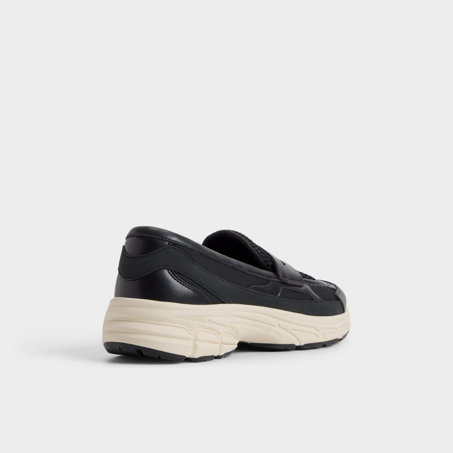 Loffy in Black - Loafer, Jogger sole - Black