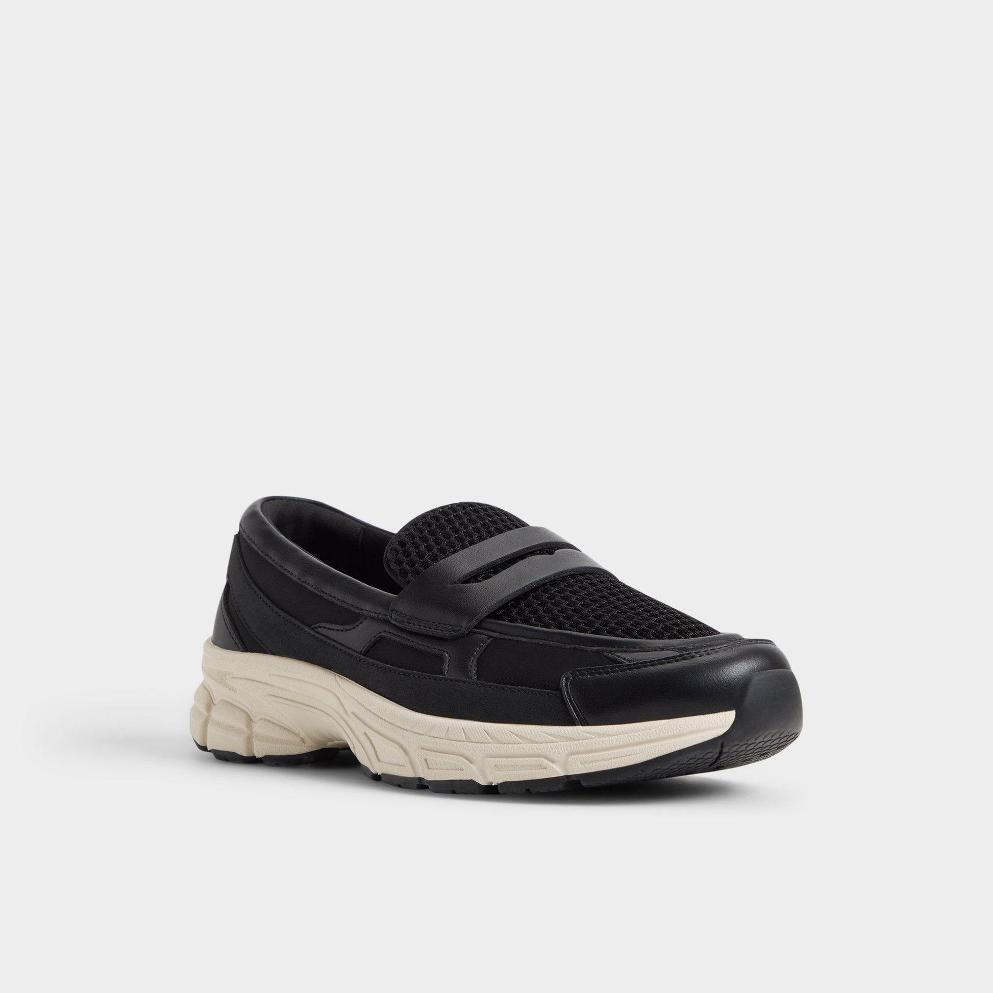 Loffy in Black - Loafer, Jogger sole - Black