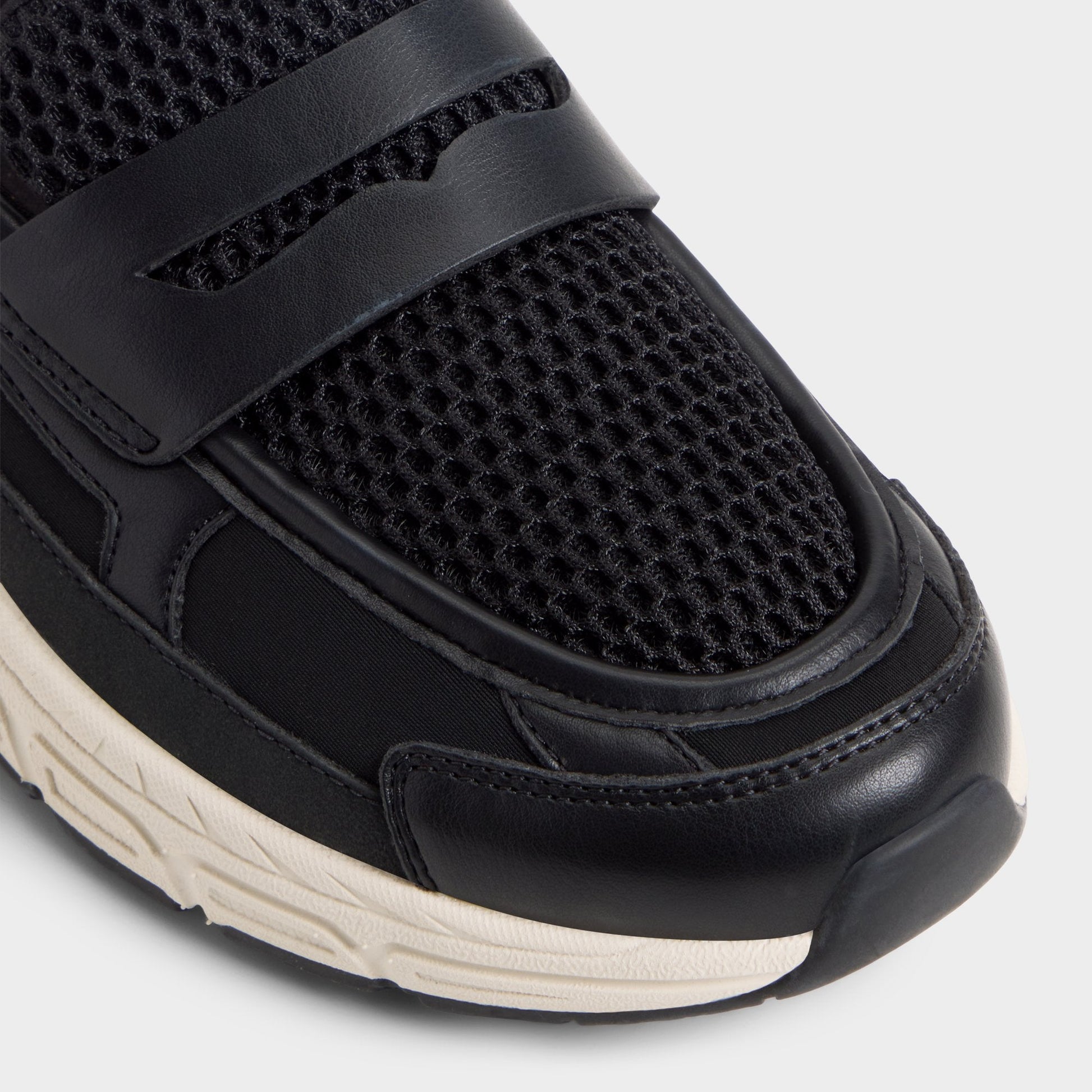 Loffy in Black - Loafer, Jogger sole - Black
