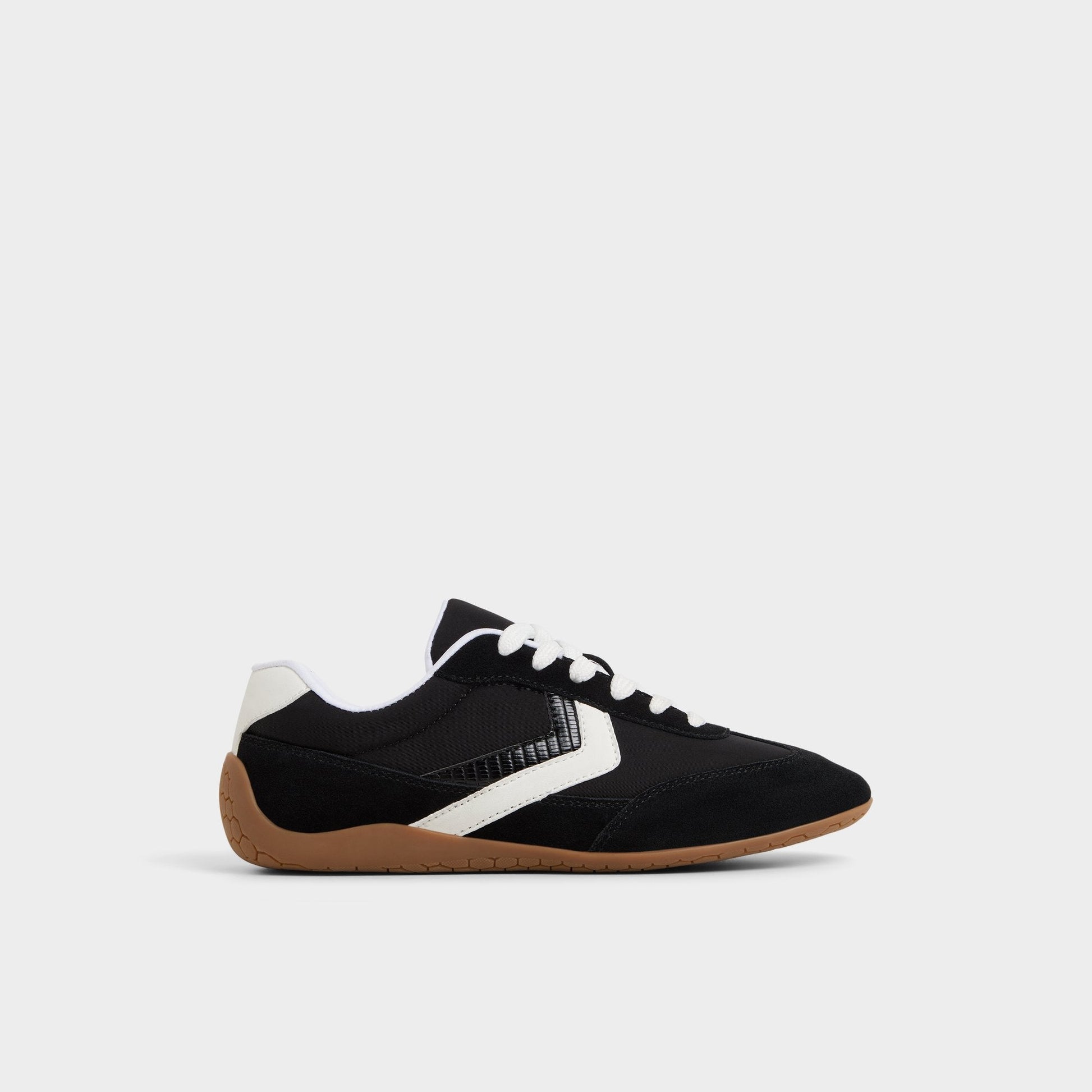 Coolchic in Black - Jogger sneaker - Black
