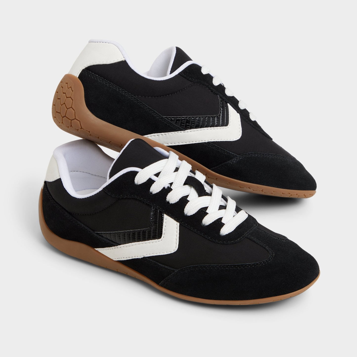 Coolchic in Black - Jogger sneaker - Black