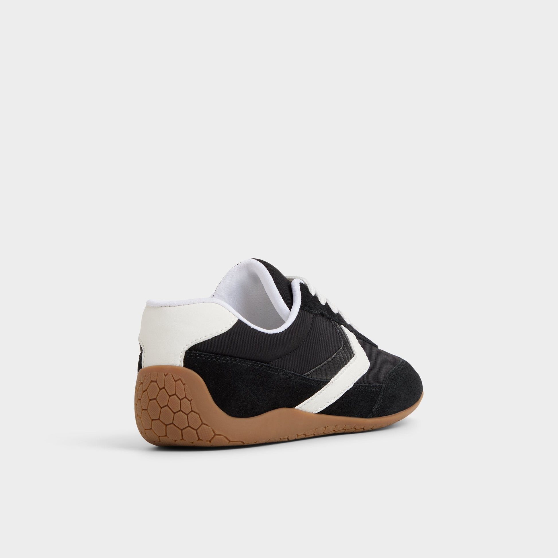 Coolchic in Black - Jogger sneaker - Black