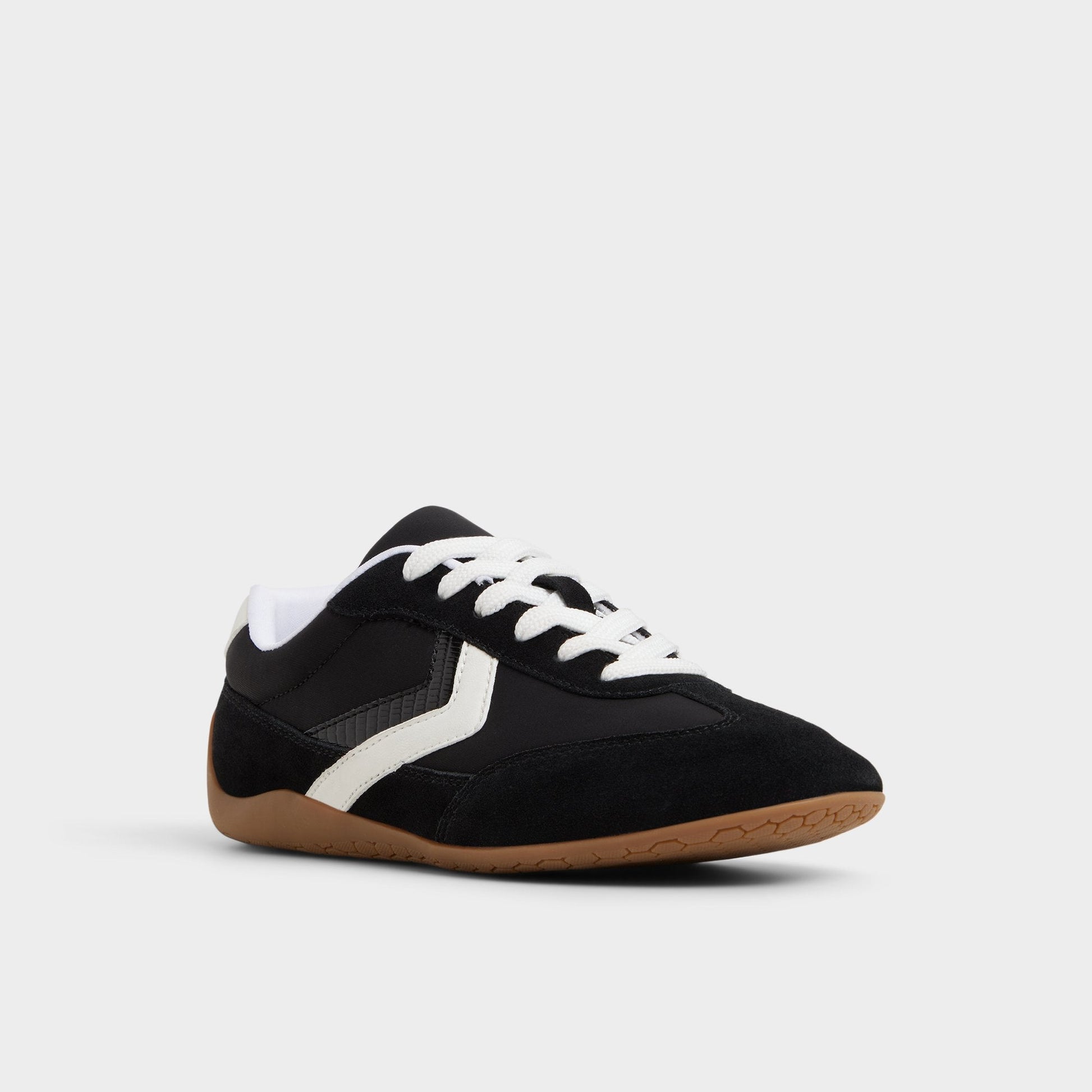 Coolchic in Black - Jogger sneaker - Black