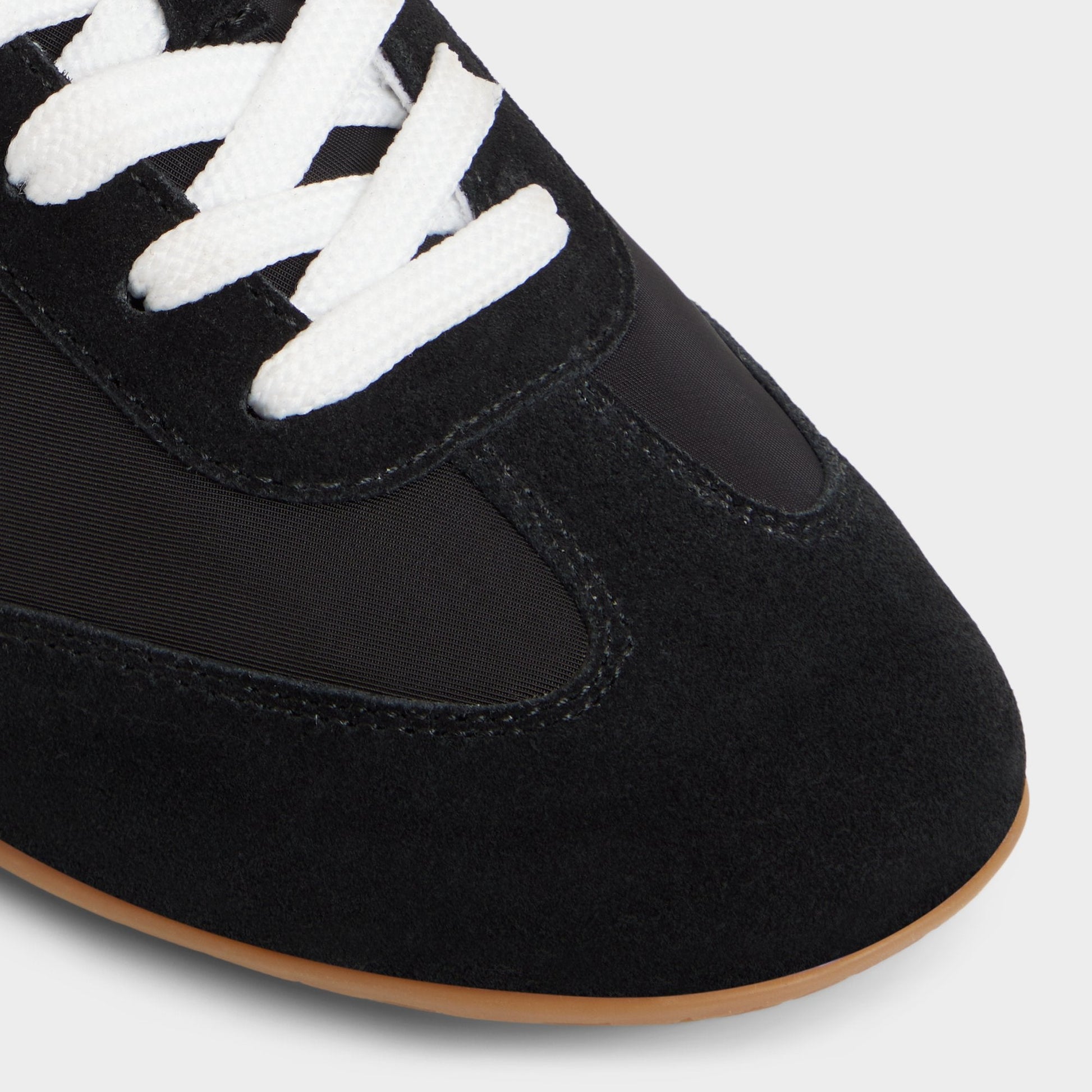 Coolchic in Black - Jogger sneaker - Black