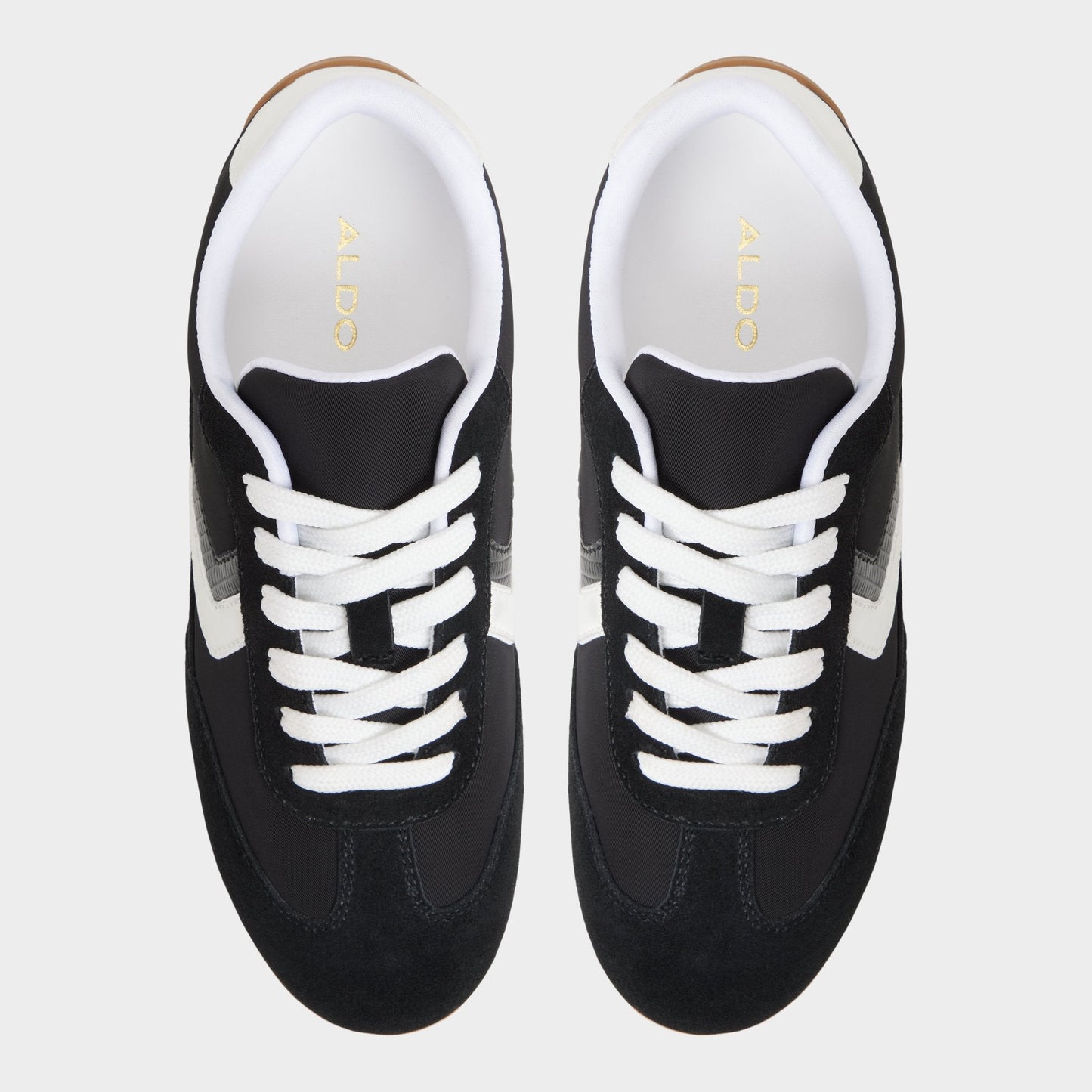 Coolchic in Black - Jogger sneaker - Black