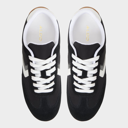 Coolchic in Black - Jogger sneaker - Black