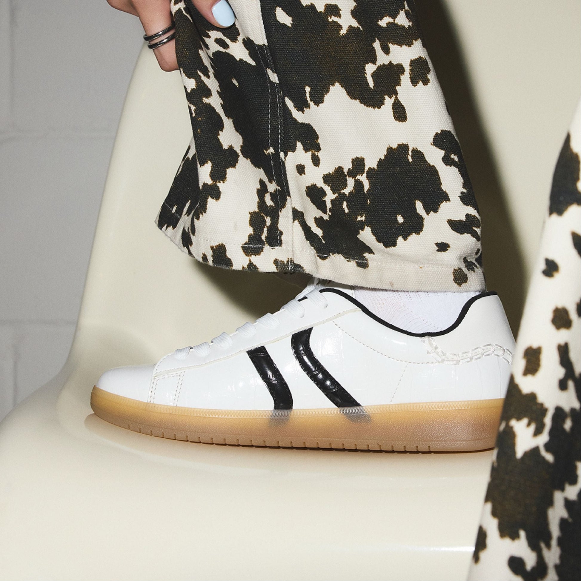 Chicsneaker2 White/Black Women's Low top sneakers - Sneaker, Cup sole - White/black
