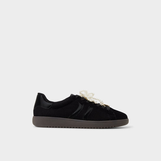 Chicsneaker2 in Black Black - Low top sneaker, Cup sole - Black/black
