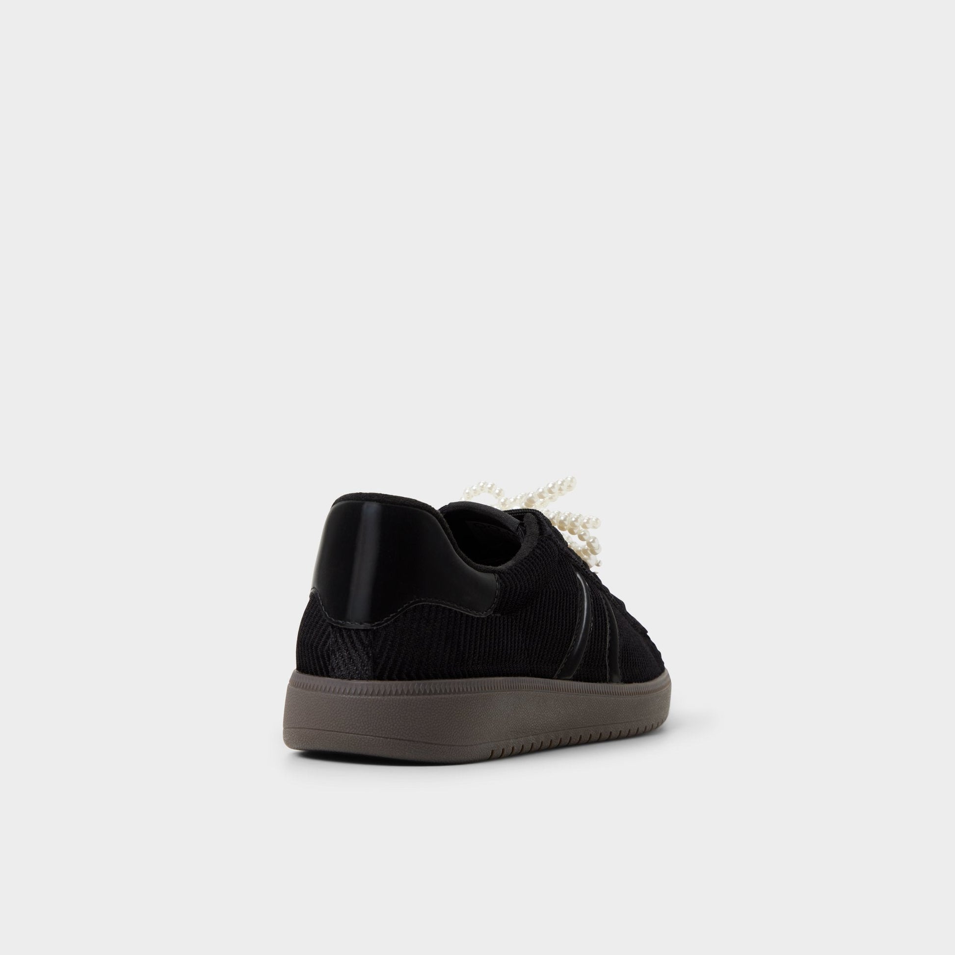 Chicsneaker2 in Black Black - Low top sneaker, Cup sole - Black/black