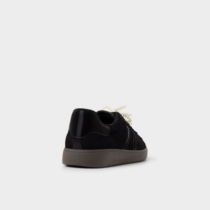 Chicsneaker2 in Black Black - Low top sneaker, Cup sole - Black/black
