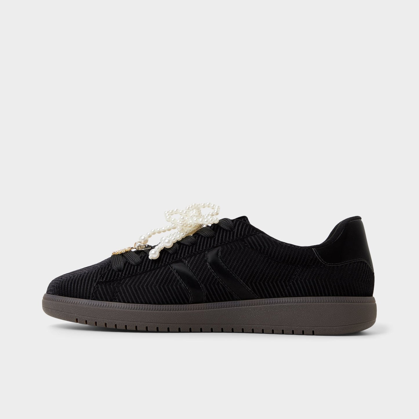 Chicsneaker2 in Black Black - Low top sneaker, Cup sole - Black/black