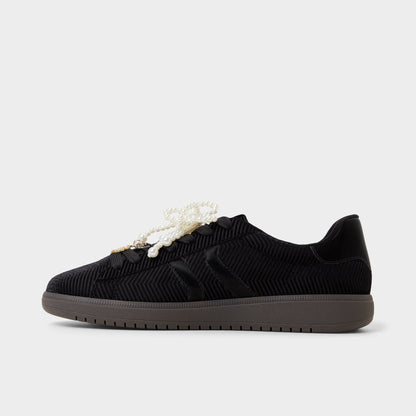 Chicsneaker2 in Black Black - Low top sneaker, Cup sole - Black/black