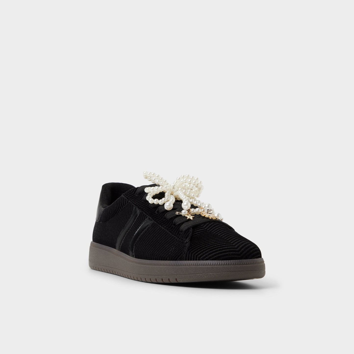 Chicsneaker2 in Black Black - Low top sneaker, Cup sole - Black/black