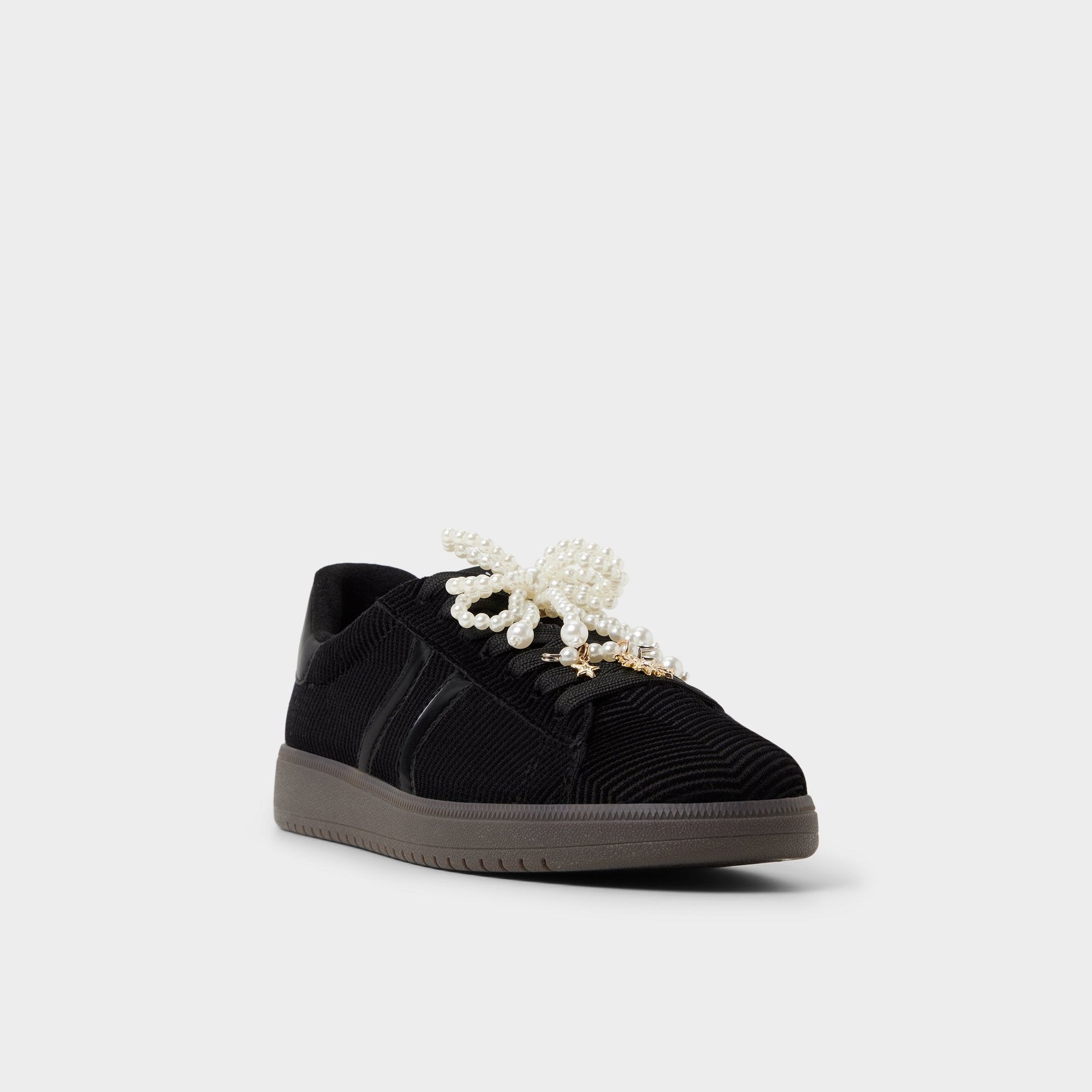 Chicsneaker2 in Black Black - Low top sneaker, Cup sole - Black/black