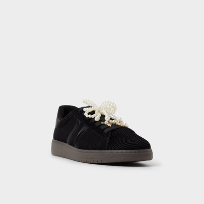 Chicsneaker2 in Black Black - Low top sneaker, Cup sole - Black/black