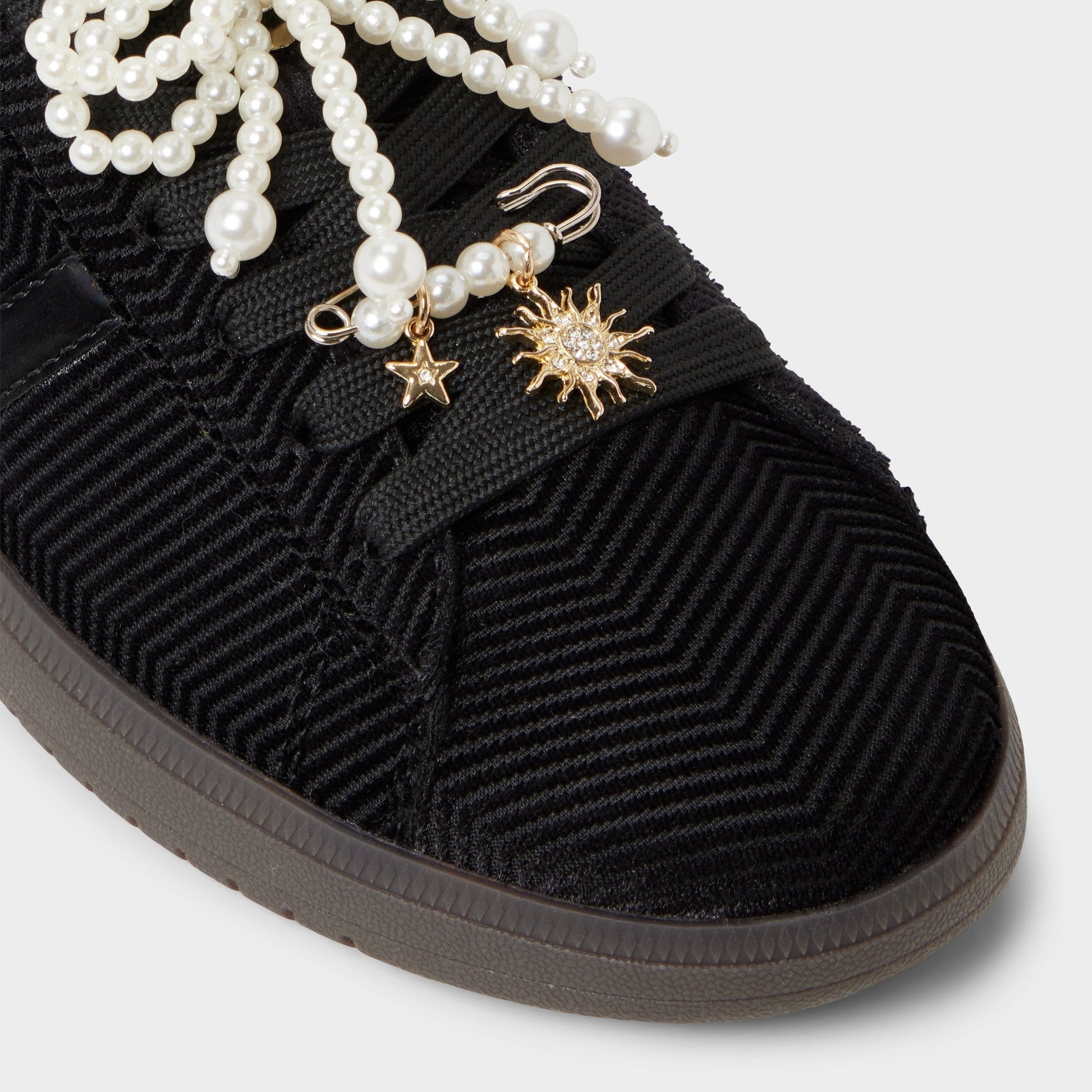 Chicsneaker2 in Black Black - Low top sneaker, Cup sole - Black/black