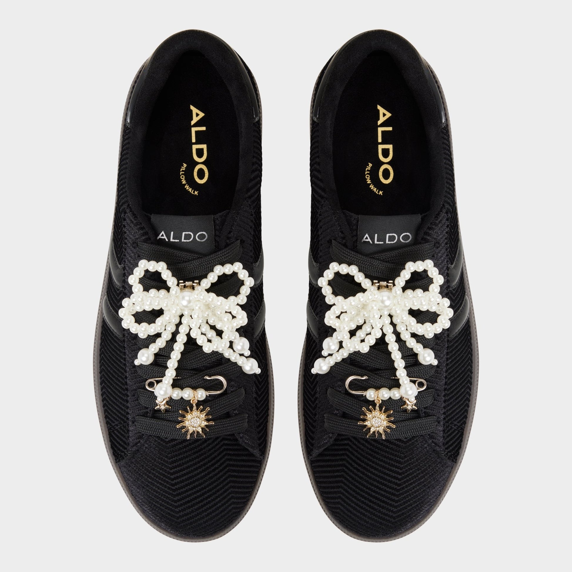 Chicsneaker2 in Black Black - Low top sneaker, Cup sole - Black/black