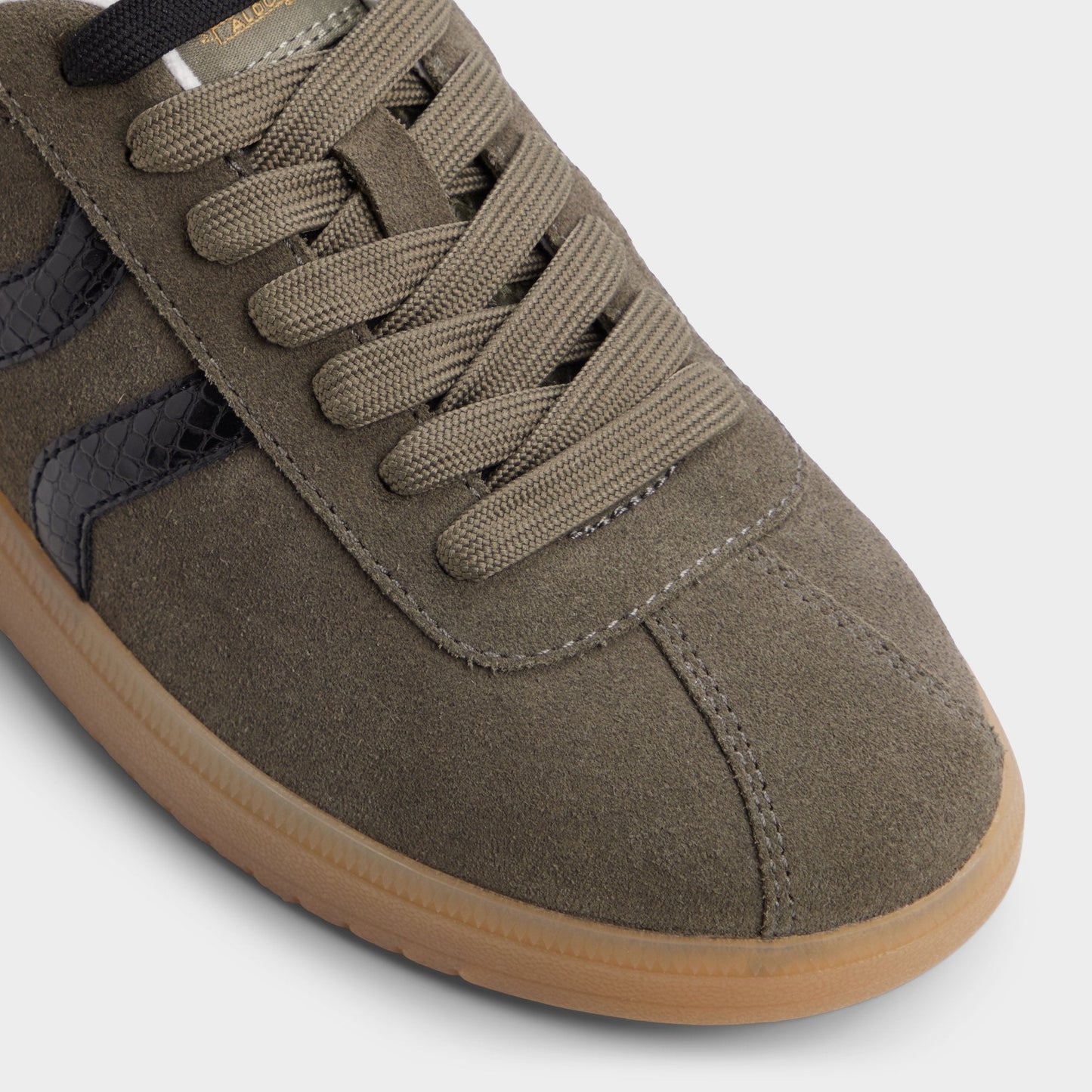 Chicsneaker in Olive - Low top sneaker, Cup sole - Olive