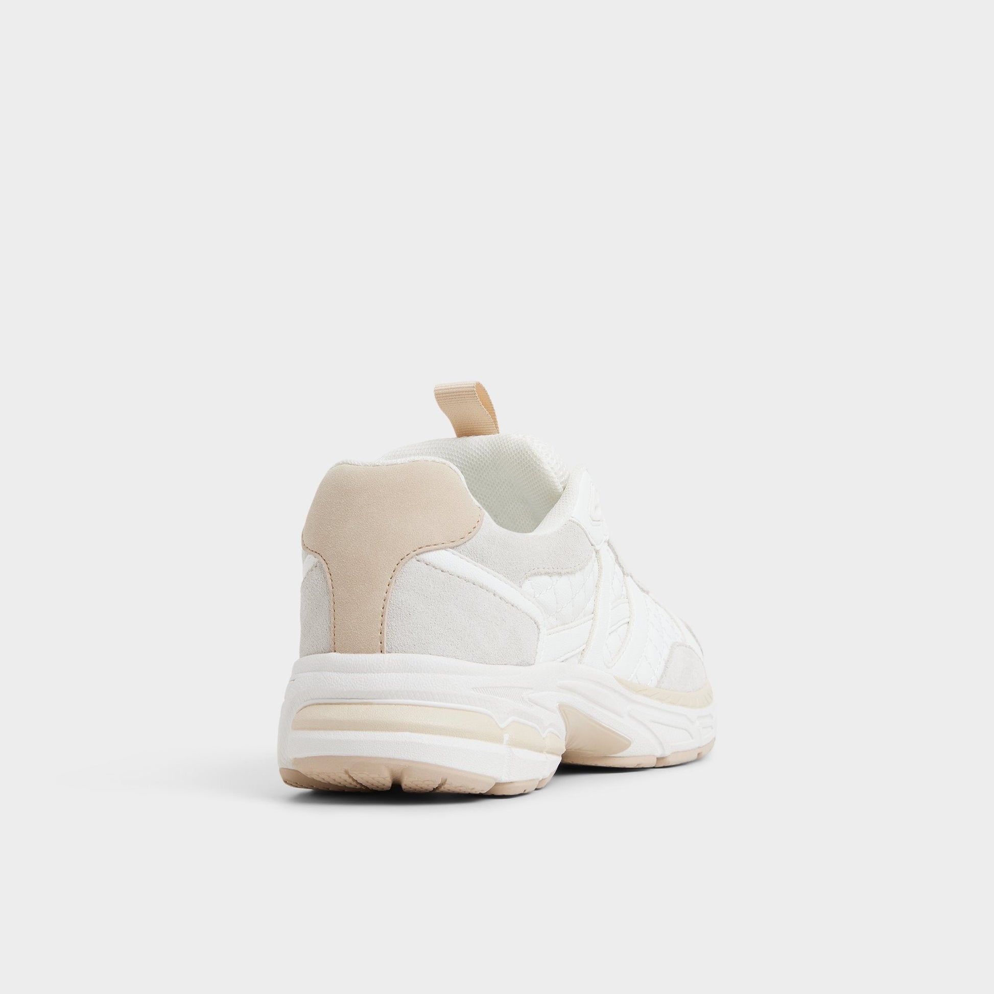 Pillowsnkr in L White - Jogger sneaker - White