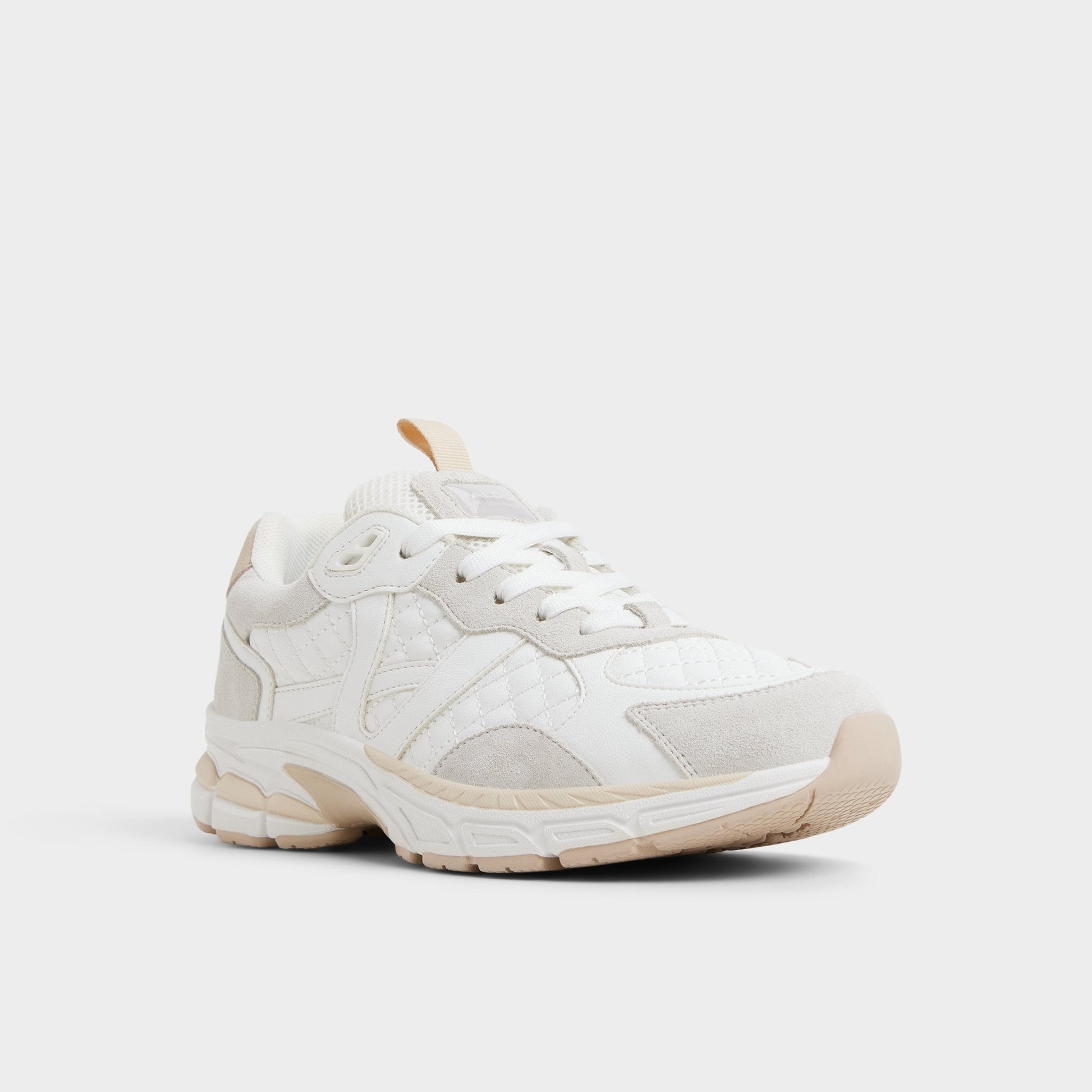 Pillowsnkr in L White - Jogger sneaker - White