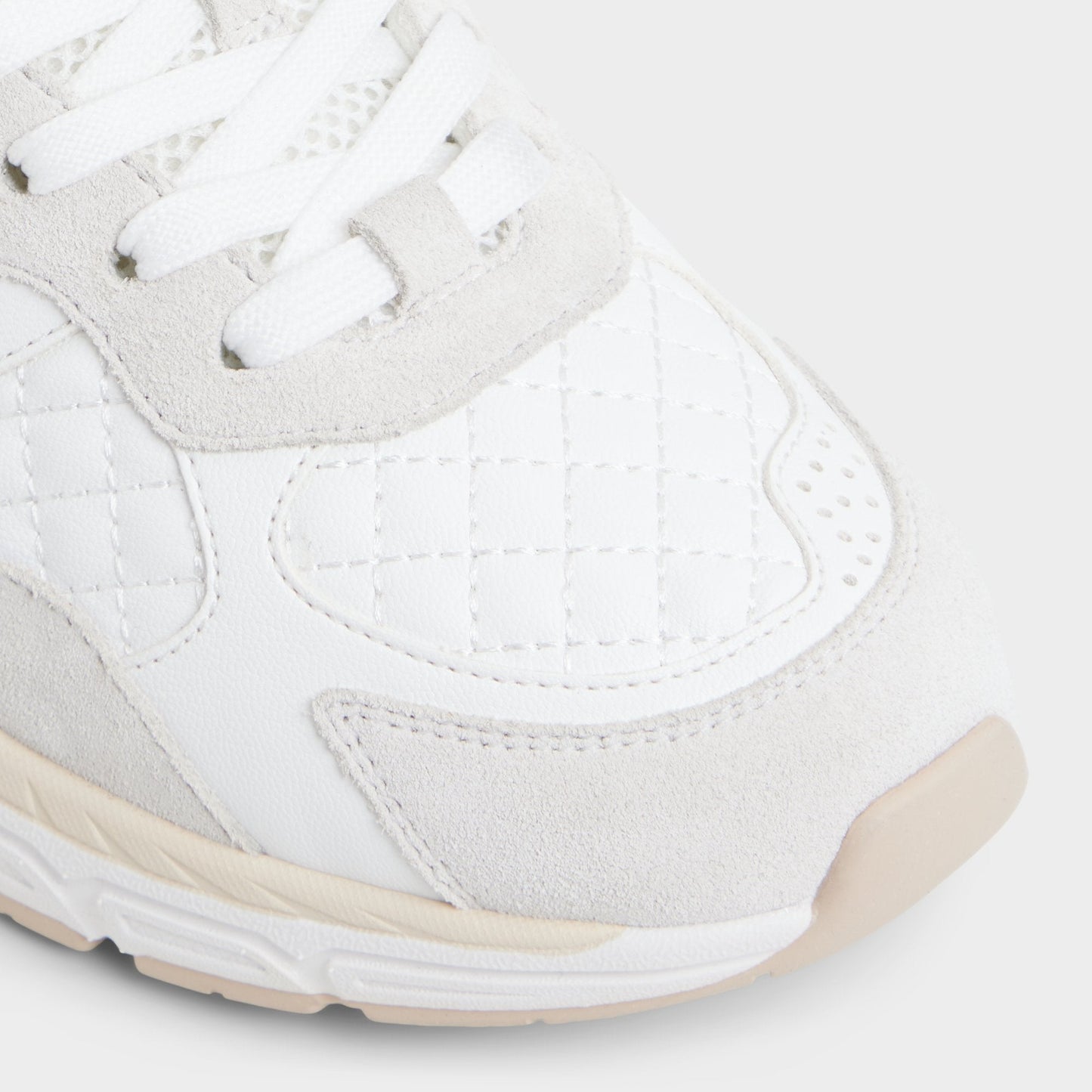 Pillowsnkr in L White - Jogger sneaker - White